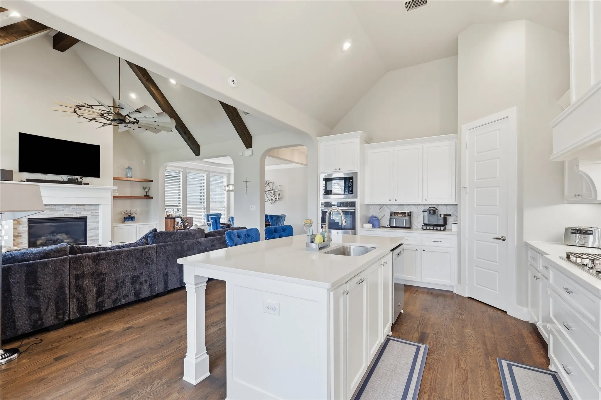 Single Family Residence For Sale in Collin County , 3383 Waverly Drive, Celina, Texas 75009, 5 Bedroom, 6 Bathroom, 3 Garage spaces, 3,932 Sqft, built in 2018, mls#21346178, Real Estate Agent in Celina, Homes For Sale in Collin county, Homes For Sale in Celina, Realtor in Celina Texas, Real Estate Brokerage Independent Realty Texas, Luminita Cordes Realtor