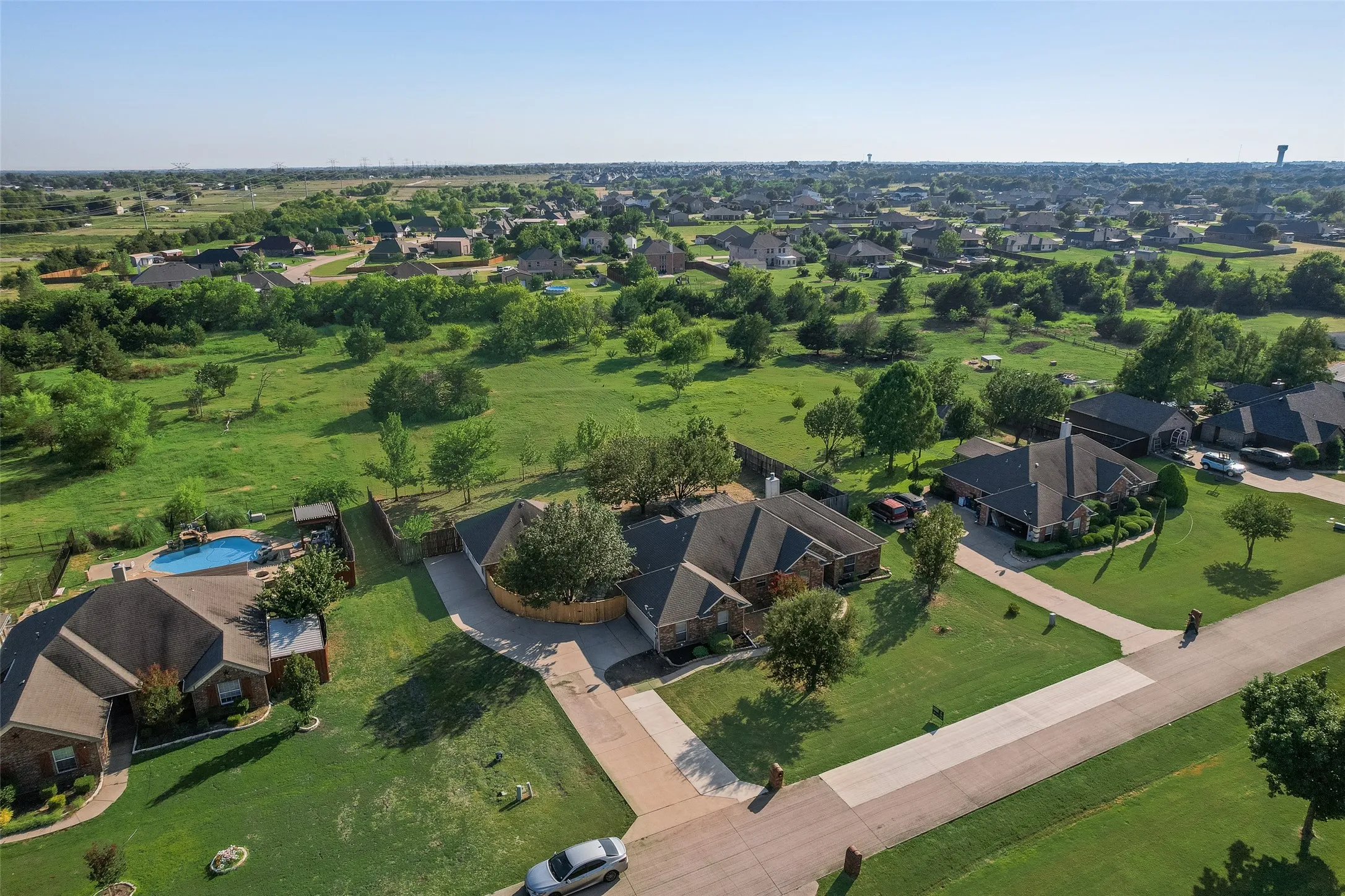 Single Family Residence For Sale in Rockwall County , 116 Dustin Drive, Fate, Texas 75189, 5 Bedroom, 4 Bathroom, 2 Garage spaces, 2,823 Sqft, built in 2005, mls#21313247, Real Estate Agent in Fate, Homes For Sale in Rockwall county, Homes For Sale in Fate, Realtor in Fate Texas, Real Estate Brokerage Independent Realty Texas, Luminita Cordes Realtor