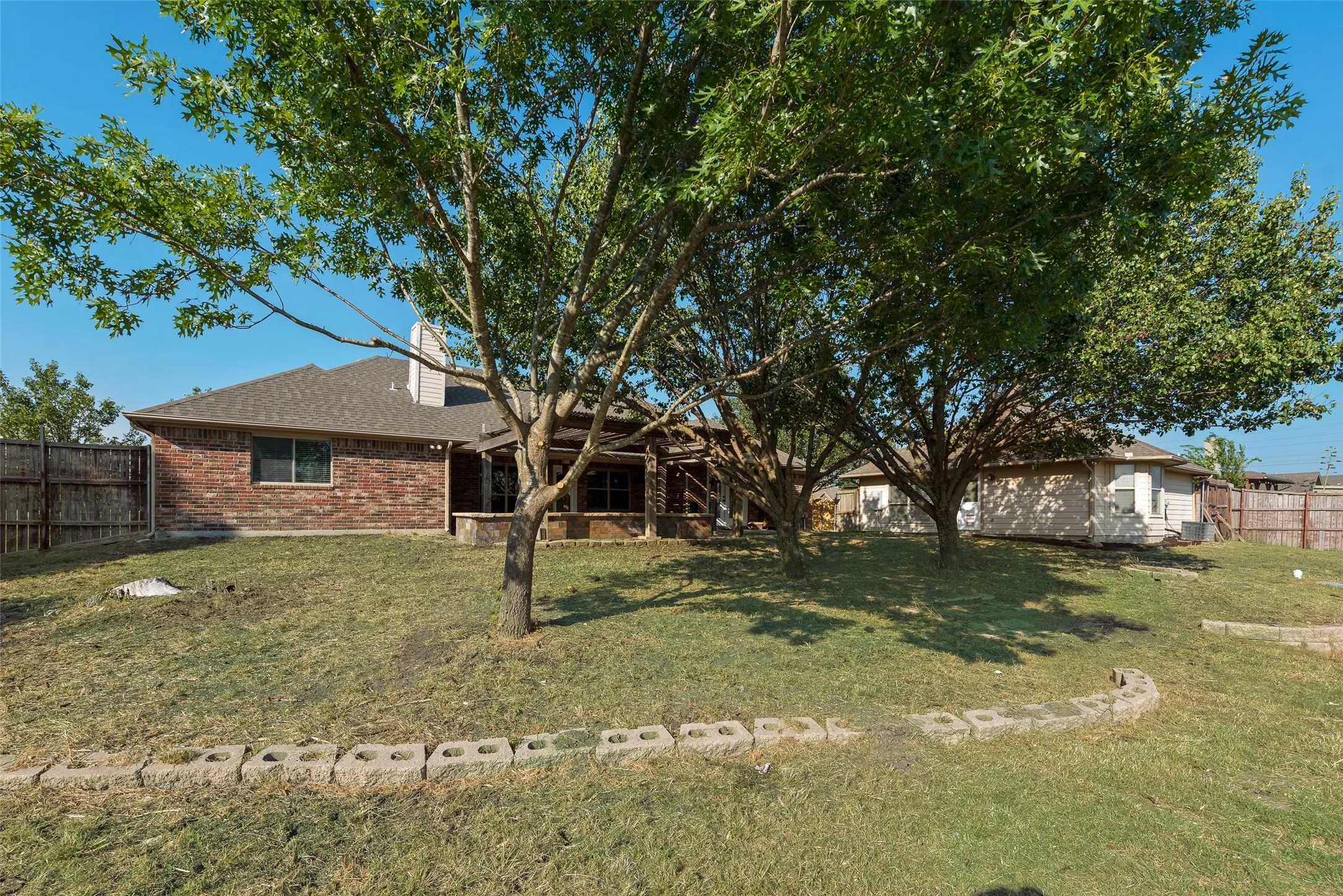 Single Family Residence For Sale in Rockwall County , 116 Dustin Drive, Fate, Texas 75189, 5 Bedroom, 4 Bathroom, 2 Garage spaces, 2,823 Sqft, built in 2005, mls#21313247, Real Estate Agent in Fate, Homes For Sale in Rockwall county, Homes For Sale in Fate, Realtor in Fate Texas, Real Estate Brokerage Independent Realty Texas, Luminita Cordes Realtor