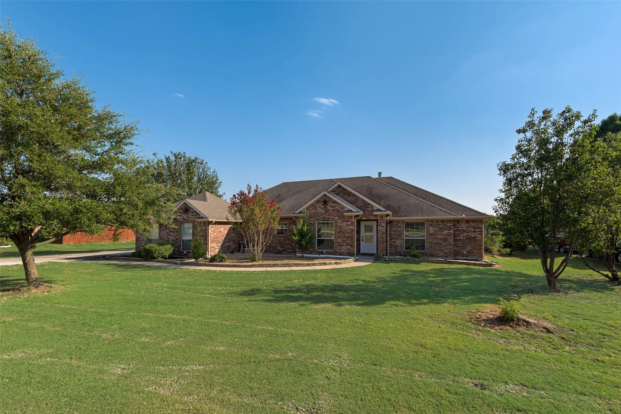 Single Family Residence For Sale in Rockwall County , 116 Dustin Drive, Fate, Texas 75189, 5 Bedroom, 4 Bathroom, 2 Garage spaces, 2,823 Sqft, built in 2005, mls#21313247, Real Estate Agent in Fate, Homes For Sale in Rockwall county, Homes For Sale in Fate, Realtor in Fate Texas, Real Estate Brokerage Independent Realty Texas, Luminita Cordes Realtor