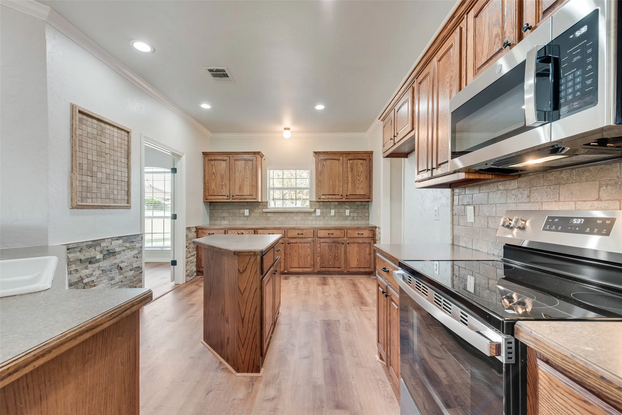 Single Family Residence For Sale in Rockwall County , 116 Dustin Drive, Fate, Texas 75189, 5 Bedroom, 4 Bathroom, 2 Garage spaces, 2,823 Sqft, built in 2005, mls#21313247, Real Estate Agent in Fate, Homes For Sale in Rockwall county, Homes For Sale in Fate, Realtor in Fate Texas, Real Estate Brokerage Independent Realty Texas, Luminita Cordes Realtor