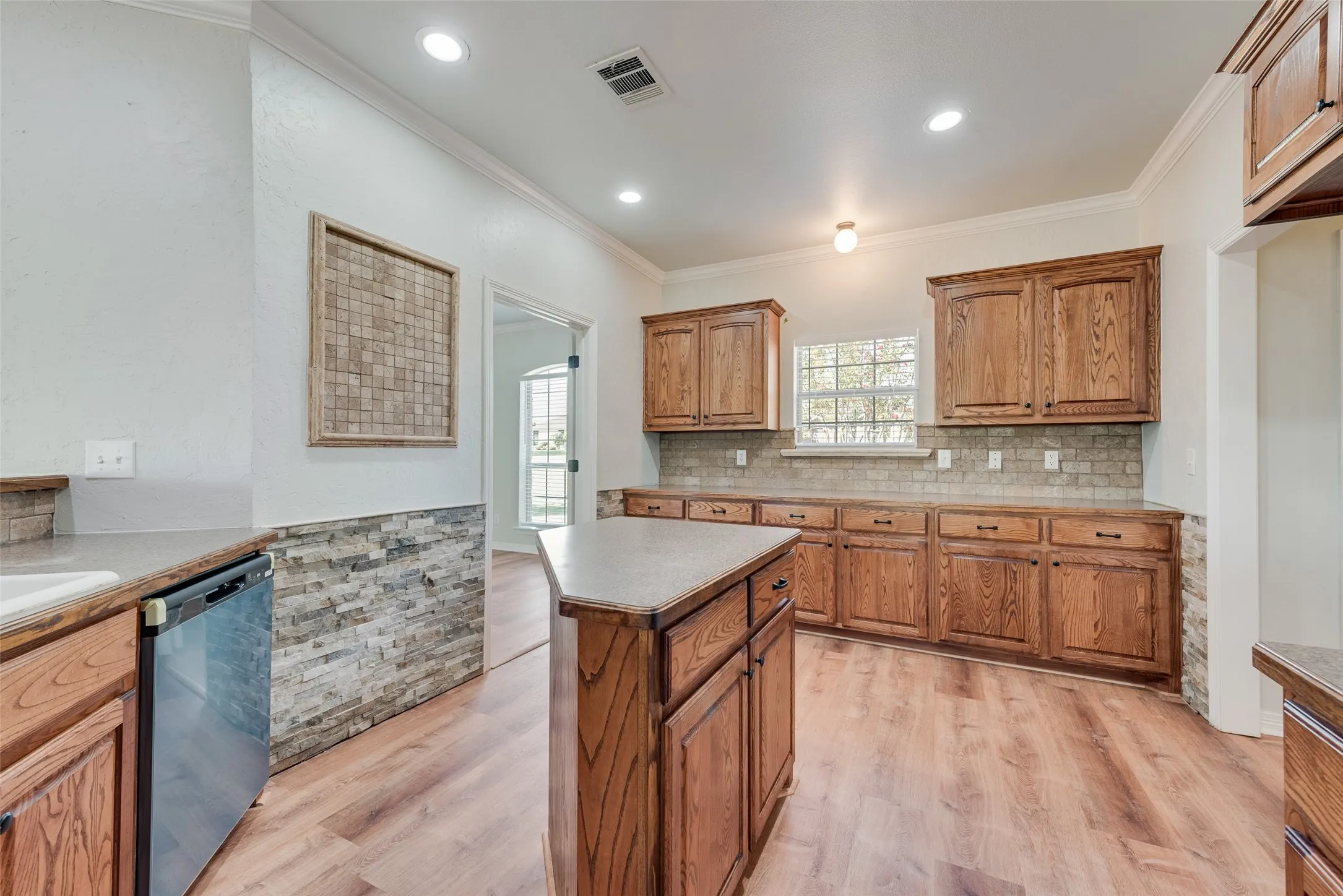 Single Family Residence For Sale in Rockwall County , 116 Dustin Drive, Fate, Texas 75189, 5 Bedroom, 4 Bathroom, 2 Garage spaces, 2,823 Sqft, built in 2005, mls#21313247, Real Estate Agent in Fate, Homes For Sale in Rockwall county, Homes For Sale in Fate, Realtor in Fate Texas, Real Estate Brokerage Independent Realty Texas, Luminita Cordes Realtor