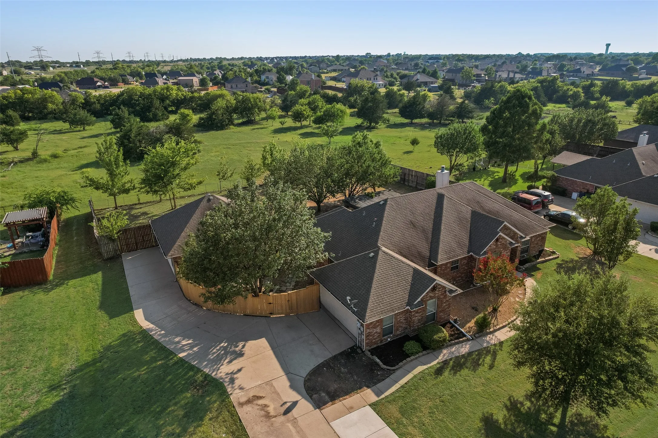 Single Family Residence For Sale in Rockwall County , 116 Dustin Drive, Fate, Texas 75189, 5 Bedroom, 4 Bathroom, 2 Garage spaces, 2,823 Sqft, built in 2005, mls#21313247, Real Estate Agent in Fate, Homes For Sale in Rockwall county, Homes For Sale in Fate, Realtor in Fate Texas, Real Estate Brokerage Independent Realty Texas, Luminita Cordes Realtor