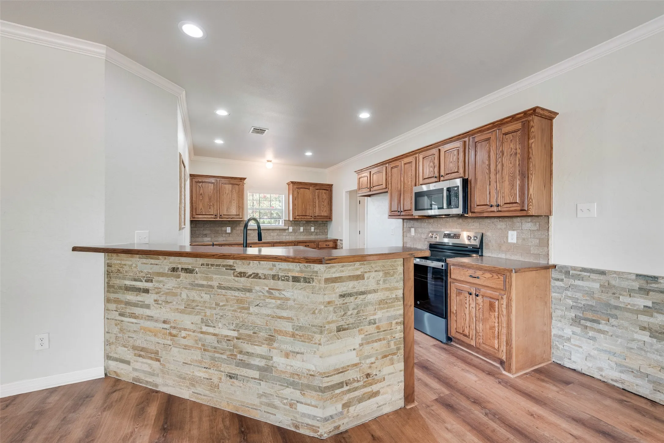 Single Family Residence For Sale in Rockwall County , 116 Dustin Drive, Fate, Texas 75189, 5 Bedroom, 4 Bathroom, 2 Garage spaces, 2,823 Sqft, built in 2005, mls#21313247, Real Estate Agent in Fate, Homes For Sale in Rockwall county, Homes For Sale in Fate, Realtor in Fate Texas, Real Estate Brokerage Independent Realty Texas, Luminita Cordes Realtor