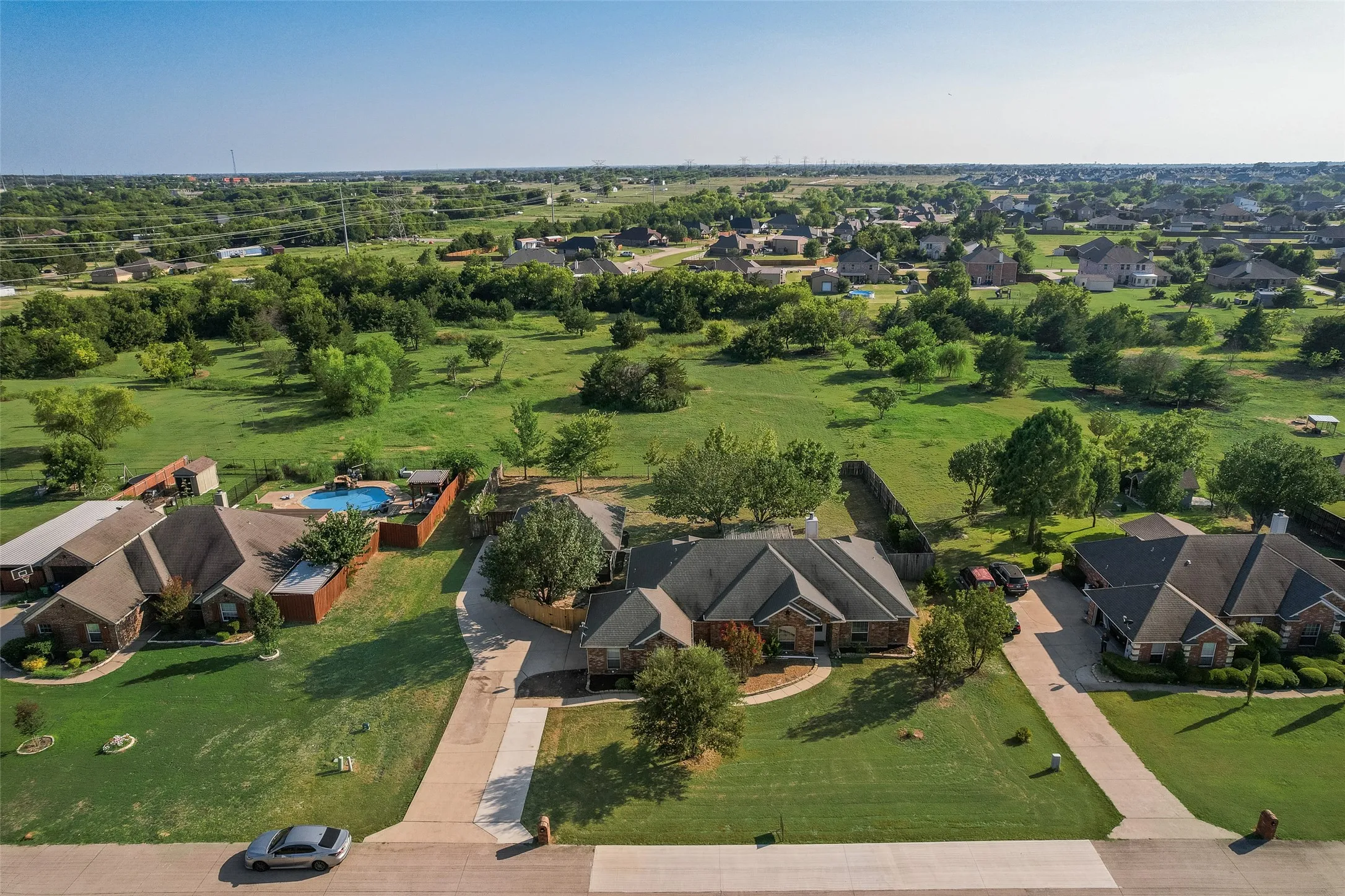 Single Family Residence For Sale in Rockwall County , 116 Dustin Drive, Fate, Texas 75189, 5 Bedroom, 4 Bathroom, 2 Garage spaces, 2,823 Sqft, built in 2005, mls#21313247, Real Estate Agent in Fate, Homes For Sale in Rockwall county, Homes For Sale in Fate, Realtor in Fate Texas, Real Estate Brokerage Independent Realty Texas, Luminita Cordes Realtor