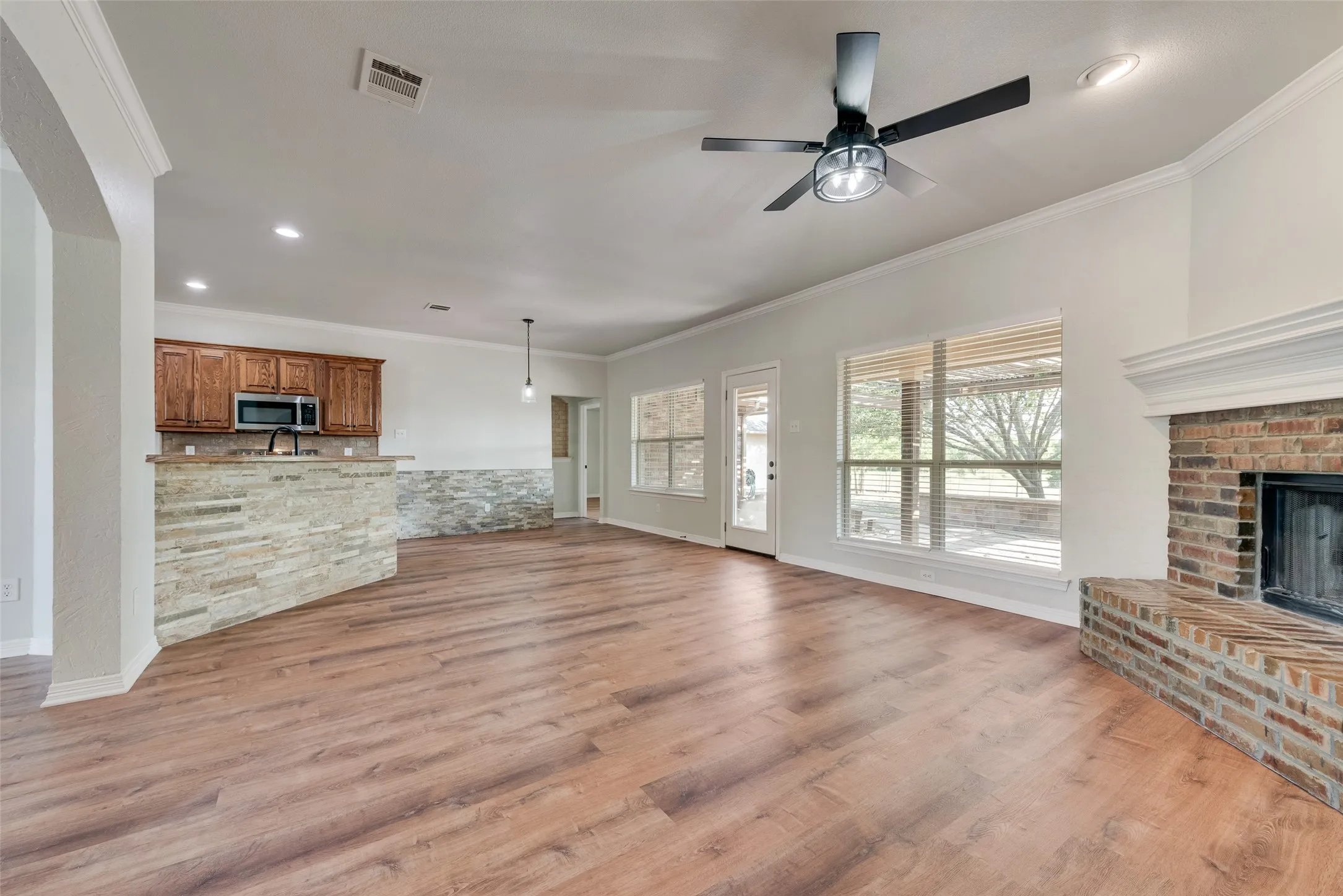 Single Family Residence For Sale in Rockwall County , 116 Dustin Drive, Fate, Texas 75189, 5 Bedroom, 4 Bathroom, 2 Garage spaces, 2,823 Sqft, built in 2005, mls#21313247, Real Estate Agent in Fate, Homes For Sale in Rockwall county, Homes For Sale in Fate, Realtor in Fate Texas, Real Estate Brokerage Independent Realty Texas, Luminita Cordes Realtor