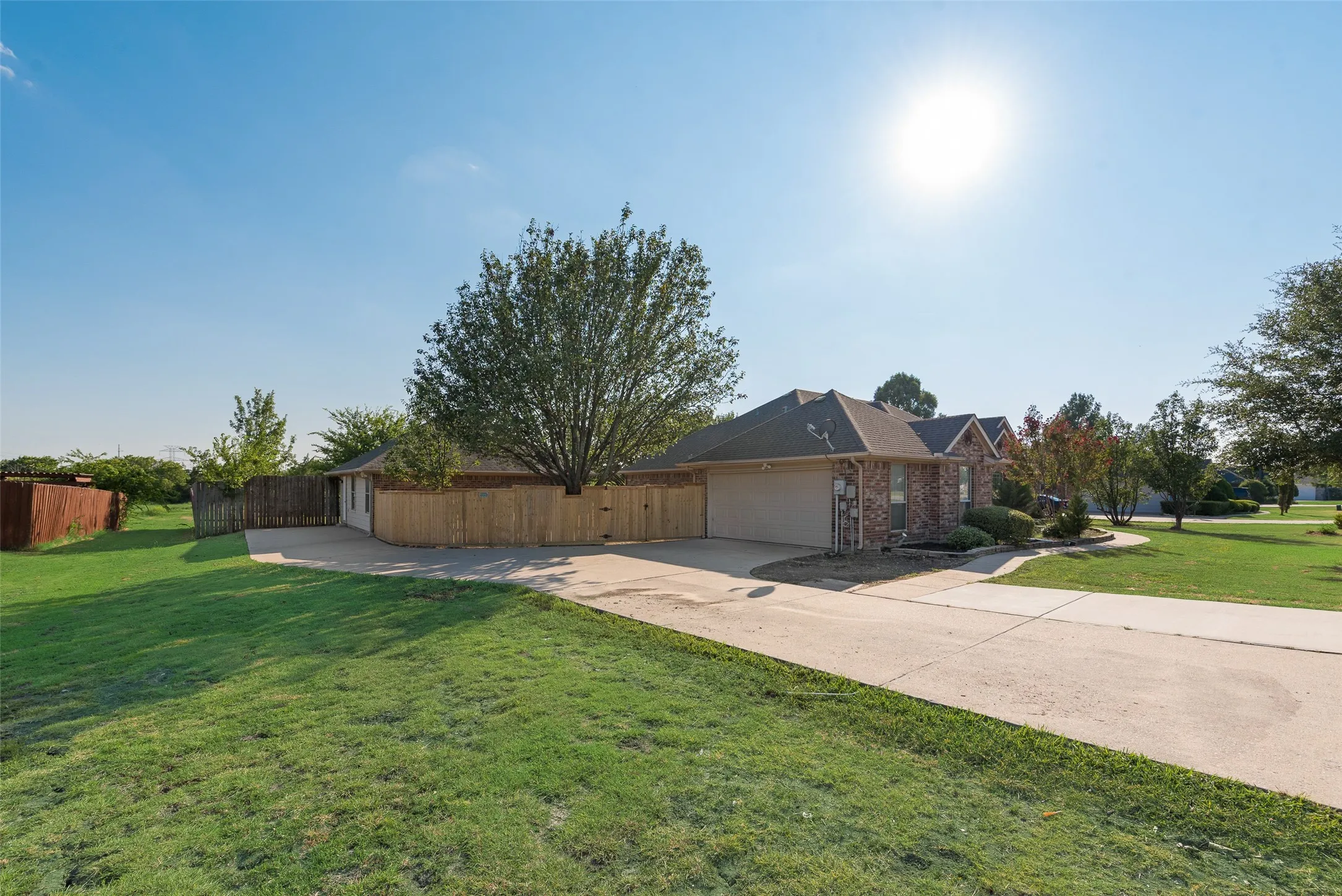 Single Family Residence For Sale in Rockwall County , 116 Dustin Drive, Fate, Texas 75189, 5 Bedroom, 4 Bathroom, 2 Garage spaces, 2,823 Sqft, built in 2005, mls#21313247, Real Estate Agent in Fate, Homes For Sale in Rockwall county, Homes For Sale in Fate, Realtor in Fate Texas, Real Estate Brokerage Independent Realty Texas, Luminita Cordes Realtor