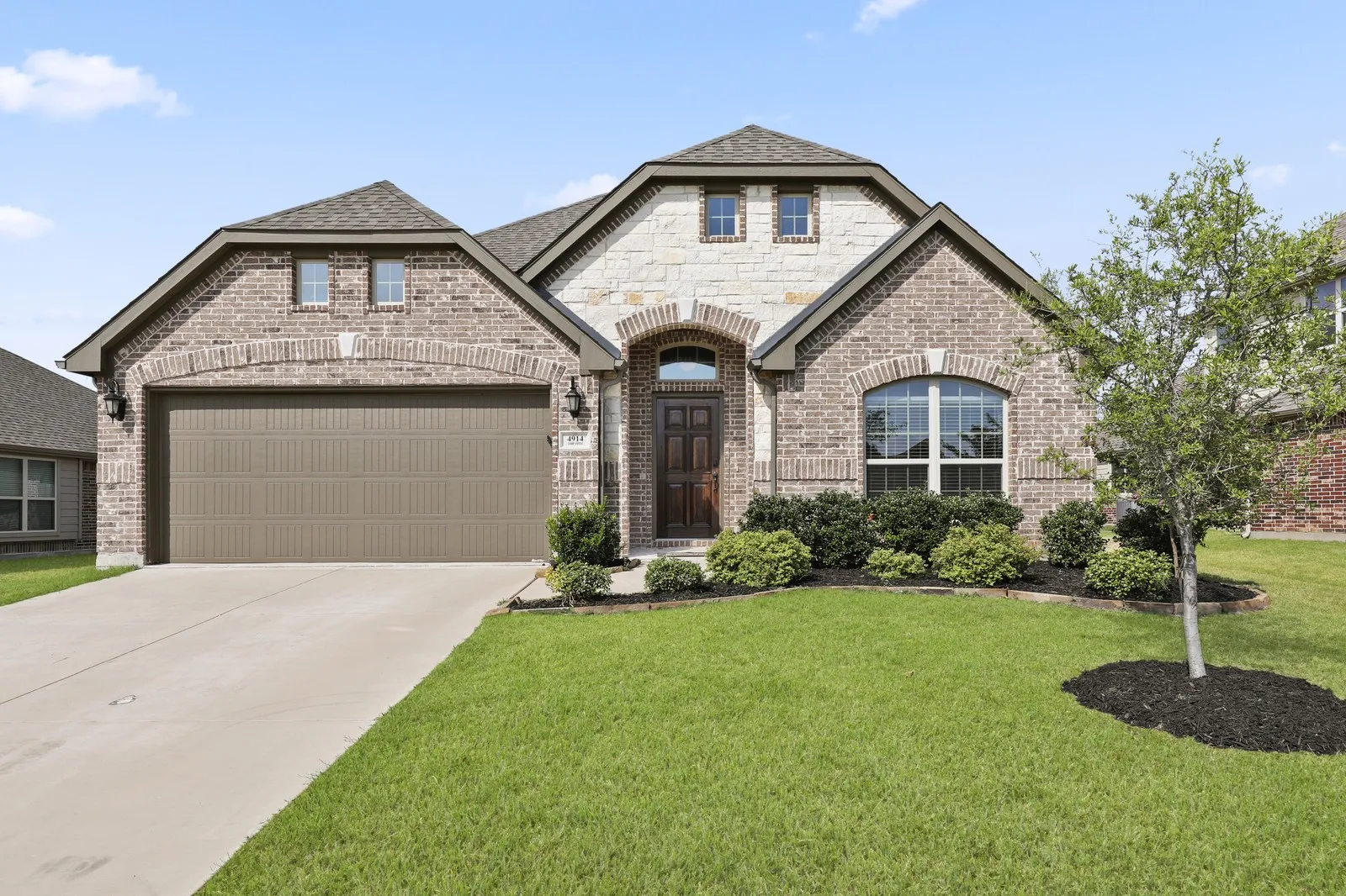 Single Family Residence For Rent in Grayson County , 4914 Camp Verde Circle, Sherman, Texas 75092, 4 Bedroom, 2 Bathroom, 2 Garage spaces, 2,061 Sqft, built in 2015, mls#21351996, Real Estate Agent in Sherman, Homes For Rent in Grayson county, Homes For Rent in Sherman, Realtor in Sherman Texas, Real Estate Brokerage Independent Realty Texas, Luminita Cordes Realtor
