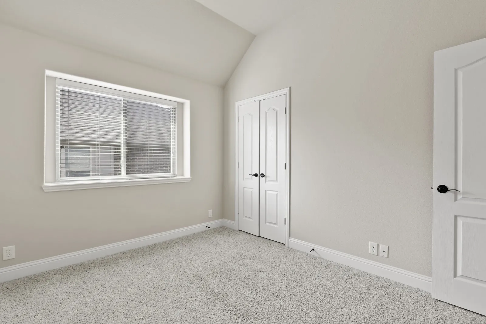 Single Family Residence For Rent in Grayson County , 4914 Camp Verde Circle, Sherman, Texas 75092, 4 Bedroom, 2 Bathroom, 2 Garage spaces, 2,061 Sqft, built in 2015, mls#21351996, Real Estate Agent in Sherman, Homes For Rent in Grayson county, Homes For Rent in Sherman, Realtor in Sherman Texas, Real Estate Brokerage Independent Realty Texas, Luminita Cordes Realtor