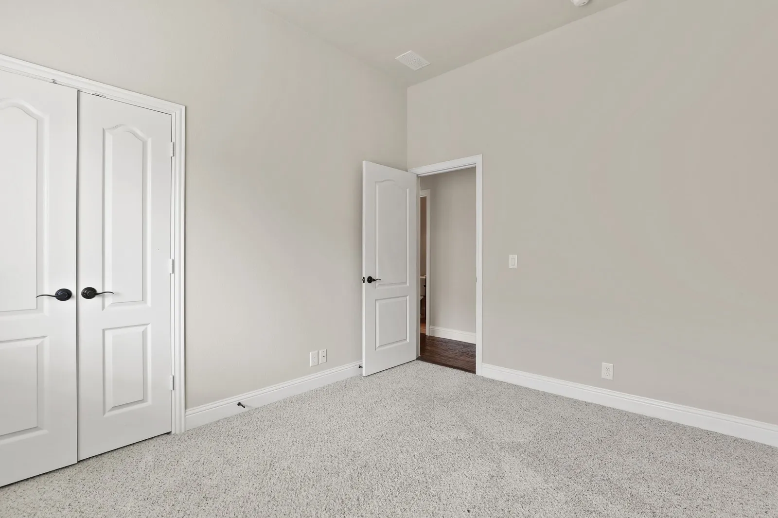 Single Family Residence For Rent in Grayson County , 4914 Camp Verde Circle, Sherman, Texas 75092, 4 Bedroom, 2 Bathroom, 2 Garage spaces, 2,061 Sqft, built in 2015, mls#21351996, Real Estate Agent in Sherman, Homes For Rent in Grayson county, Homes For Rent in Sherman, Realtor in Sherman Texas, Real Estate Brokerage Independent Realty Texas, Luminita Cordes Realtor