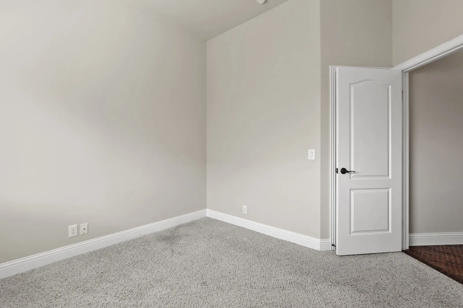 Single Family Residence For Rent in Grayson County , 4914 Camp Verde Circle, Sherman, Texas 75092, 4 Bedroom, 2 Bathroom, 2 Garage spaces, 2,061 Sqft, built in 2015, mls#21351996, Real Estate Agent in Sherman, Homes For Rent in Grayson county, Homes For Rent in Sherman, Realtor in Sherman Texas, Real Estate Brokerage Independent Realty Texas, Luminita Cordes Realtor