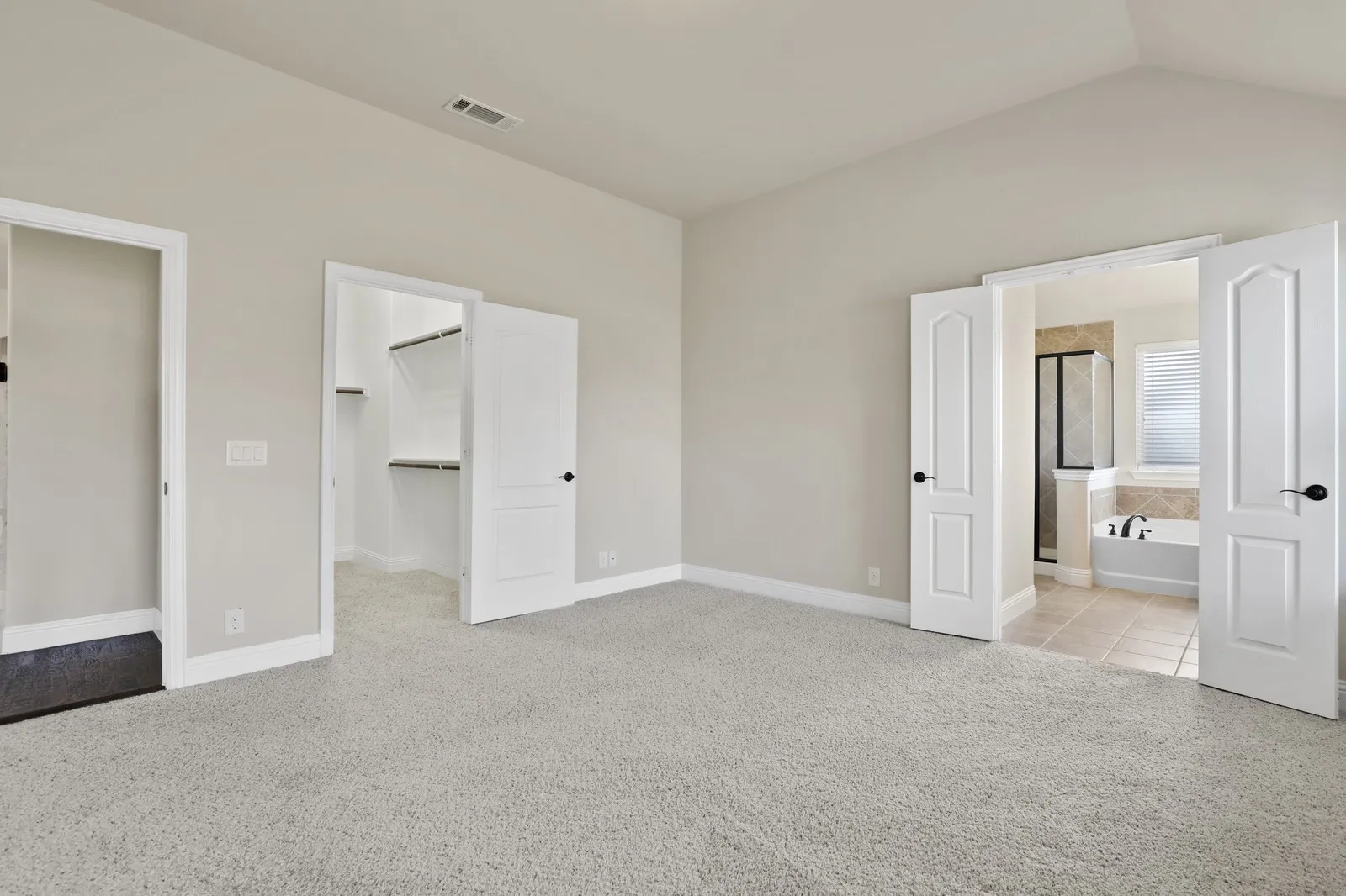 Single Family Residence For Rent in Grayson County , 4914 Camp Verde Circle, Sherman, Texas 75092, 4 Bedroom, 2 Bathroom, 2 Garage spaces, 2,061 Sqft, built in 2015, mls#21351996, Real Estate Agent in Sherman, Homes For Rent in Grayson county, Homes For Rent in Sherman, Realtor in Sherman Texas, Real Estate Brokerage Independent Realty Texas, Luminita Cordes Realtor
