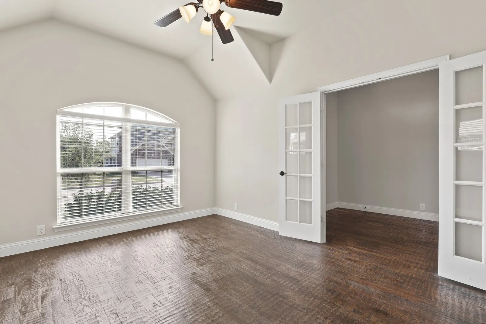 Single Family Residence For Rent in Grayson County , 4914 Camp Verde Circle, Sherman, Texas 75092, 4 Bedroom, 2 Bathroom, 2 Garage spaces, 2,061 Sqft, built in 2015, mls#21351996, Real Estate Agent in Sherman, Homes For Rent in Grayson county, Homes For Rent in Sherman, Realtor in Sherman Texas, Real Estate Brokerage Independent Realty Texas, Luminita Cordes Realtor