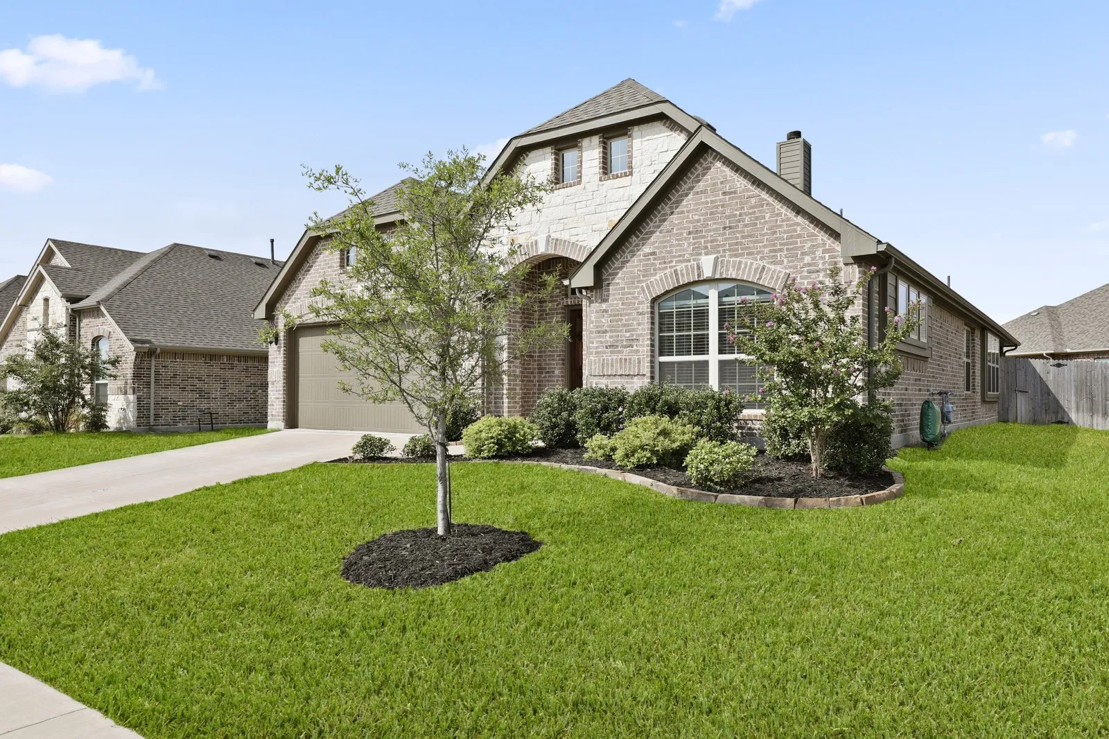 Single Family Residence For Rent in Grayson County , 4914 Camp Verde Circle, Sherman, Texas 75092, 4 Bedroom, 2 Bathroom, 2 Garage spaces, 2,061 Sqft, built in 2015, mls#21351996, Real Estate Agent in Sherman, Homes For Rent in Grayson county, Homes For Rent in Sherman, Realtor in Sherman Texas, Real Estate Brokerage Independent Realty Texas, Luminita Cordes Realtor