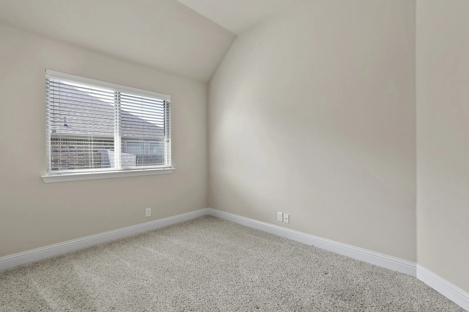 Single Family Residence For Rent in Grayson County , 4914 Camp Verde Circle, Sherman, Texas 75092, 4 Bedroom, 2 Bathroom, 2 Garage spaces, 2,061 Sqft, built in 2015, mls#21351996, Real Estate Agent in Sherman, Homes For Rent in Grayson county, Homes For Rent in Sherman, Realtor in Sherman Texas, Real Estate Brokerage Independent Realty Texas, Luminita Cordes Realtor