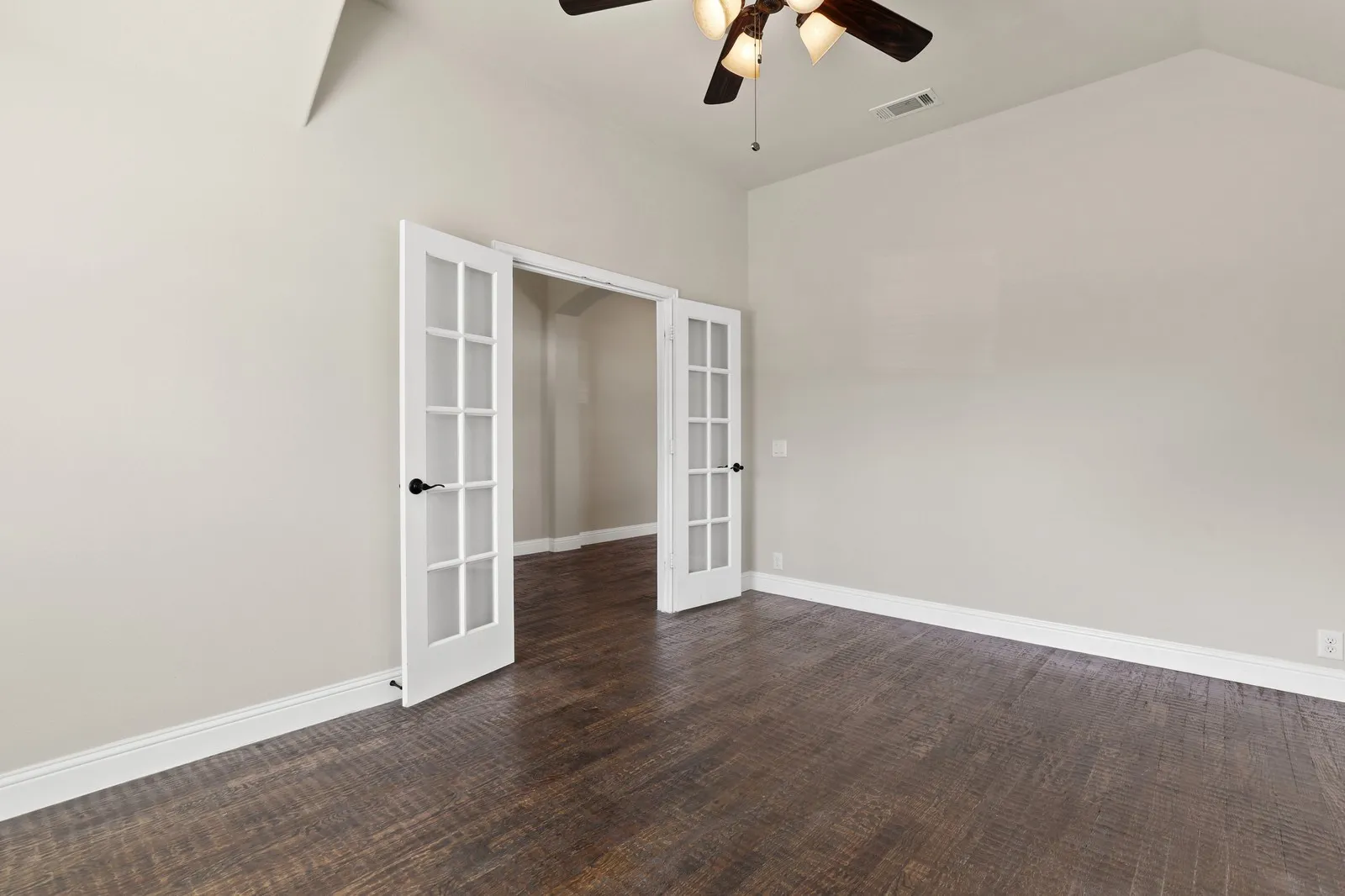 Single Family Residence For Rent in Grayson County , 4914 Camp Verde Circle, Sherman, Texas 75092, 4 Bedroom, 2 Bathroom, 2 Garage spaces, 2,061 Sqft, built in 2015, mls#21351996, Real Estate Agent in Sherman, Homes For Rent in Grayson county, Homes For Rent in Sherman, Realtor in Sherman Texas, Real Estate Brokerage Independent Realty Texas, Luminita Cordes Realtor