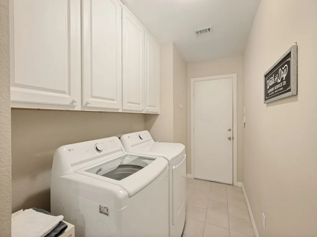 Single Family Residence For Sale in Tarrant County , 2006 Old York Drive, Keller, Texas 76248, 4 Bedroom, 2 Bathroom, 2 Garage spaces, 2,243 Sqft, built in 2000, mls#21351987, Real Estate Agent in Keller, Homes For Sale in Tarrant county, Homes For Sale in Keller, Realtor in Keller Texas, Real Estate Brokerage Independent Realty Texas, Luminita Cordes Realtor