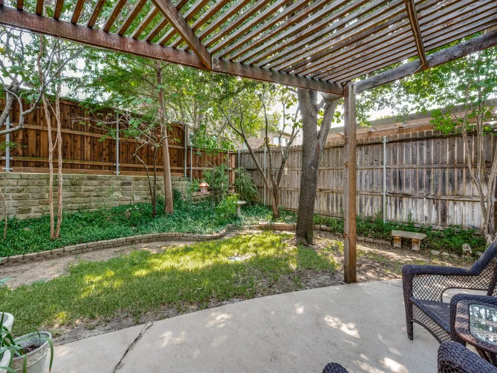 Single Family Residence For Sale in Tarrant County , 2006 Old York Drive, Keller, Texas 76248, 4 Bedroom, 2 Bathroom, 2 Garage spaces, 2,243 Sqft, built in 2000, mls#21351987, Real Estate Agent in Keller, Homes For Sale in Tarrant county, Homes For Sale in Keller, Realtor in Keller Texas, Real Estate Brokerage Independent Realty Texas, Luminita Cordes Realtor