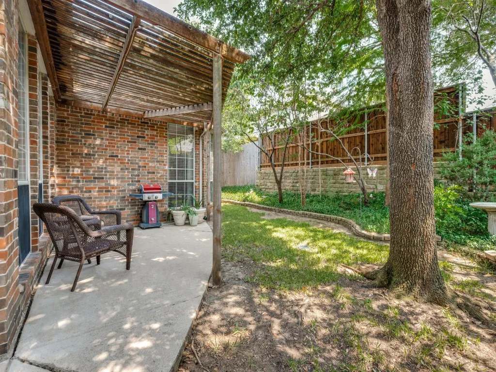 Single Family Residence For Sale in Tarrant County , 2006 Old York Drive, Keller, Texas 76248, 4 Bedroom, 2 Bathroom, 2 Garage spaces, 2,243 Sqft, built in 2000, mls#21351987, Real Estate Agent in Keller, Homes For Sale in Tarrant county, Homes For Sale in Keller, Realtor in Keller Texas, Real Estate Brokerage Independent Realty Texas, Luminita Cordes Realtor