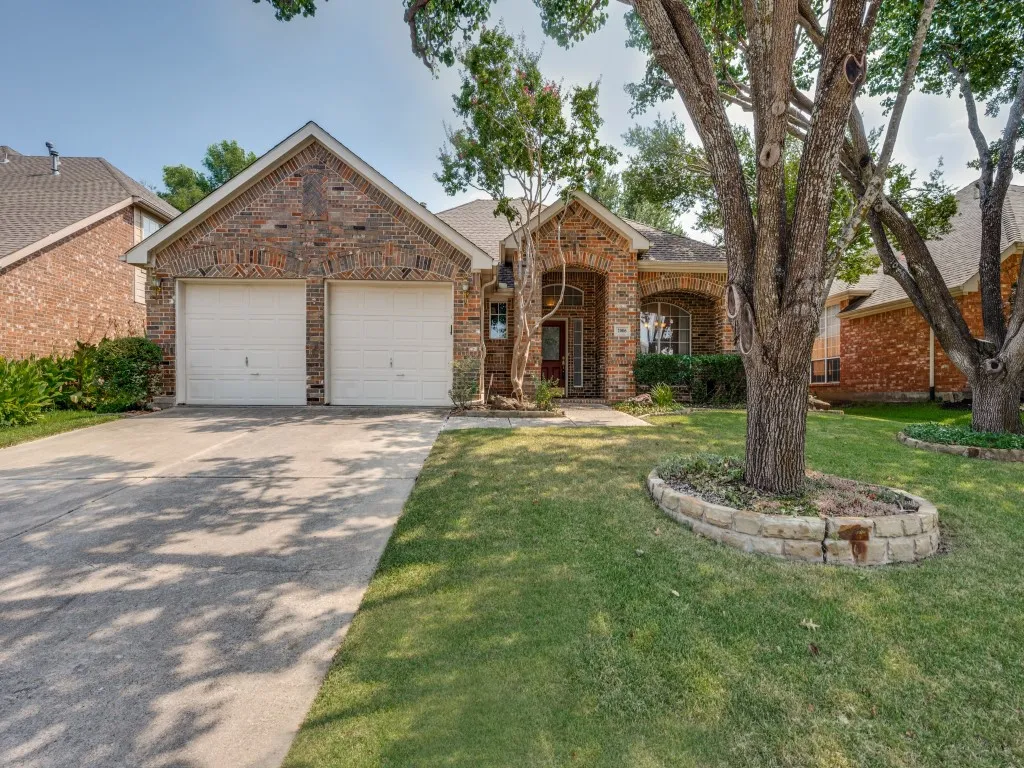 Single Family Residence For Sale in Tarrant County , 2006 Old York Drive, Keller, Texas 76248, 4 Bedroom, 2 Bathroom, 2 Garage spaces, 2,243 Sqft, built in 2000, mls#21351987, Real Estate Agent in Keller, Homes For Sale in Tarrant county, Homes For Sale in Keller, Realtor in Keller Texas, Real Estate Brokerage Independent Realty Texas, Luminita Cordes Realtor