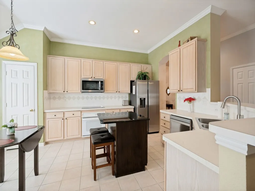 Single Family Residence For Sale in Tarrant County , 2006 Old York Drive, Keller, Texas 76248, 4 Bedroom, 2 Bathroom, 2 Garage spaces, 2,243 Sqft, built in 2000, mls#21351987, Real Estate Agent in Keller, Homes For Sale in Tarrant county, Homes For Sale in Keller, Realtor in Keller Texas, Real Estate Brokerage Independent Realty Texas, Luminita Cordes Realtor