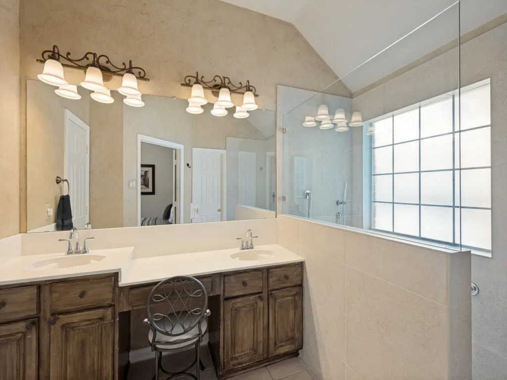 Single Family Residence For Sale in Tarrant County , 2006 Old York Drive, Keller, Texas 76248, 4 Bedroom, 2 Bathroom, 2 Garage spaces, 2,243 Sqft, built in 2000, mls#21351987, Real Estate Agent in Keller, Homes For Sale in Tarrant county, Homes For Sale in Keller, Realtor in Keller Texas, Real Estate Brokerage Independent Realty Texas, Luminita Cordes Realtor