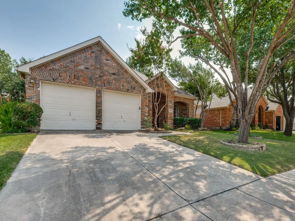 Single Family Residence For Sale in Tarrant County , 2006 Old York Drive, Keller, Texas 76248, 4 Bedroom, 2 Bathroom, 2 Garage spaces, 2,243 Sqft, built in 2000, mls#21351987, Real Estate Agent in Keller, Homes For Sale in Tarrant county, Homes For Sale in Keller, Realtor in Keller Texas, Real Estate Brokerage Independent Realty Texas, Luminita Cordes Realtor