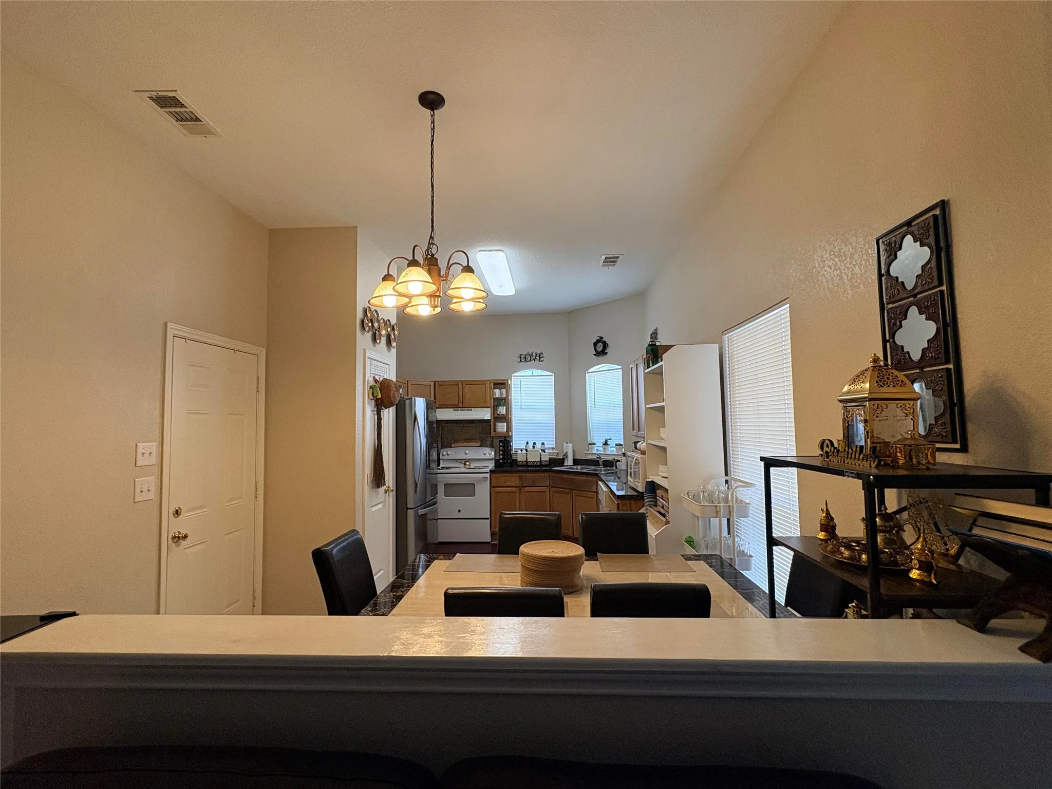 Single Family Residence For Sale in Ellis County , 304 W Glen Meadow Drive, Glenn Heights, Texas 75154, 3 Bedroom, 2 Bathroom, 2 Garage spaces, 1,400 Sqft, built in 1998, mls#21352018, Real Estate Agent in Glenn Heights, Homes For Sale in Ellis county, Homes For Sale in Glenn Heights, Realtor in Glenn Heights Texas, Real Estate Brokerage Independent Realty Texas, Luminita Cordes Realtor