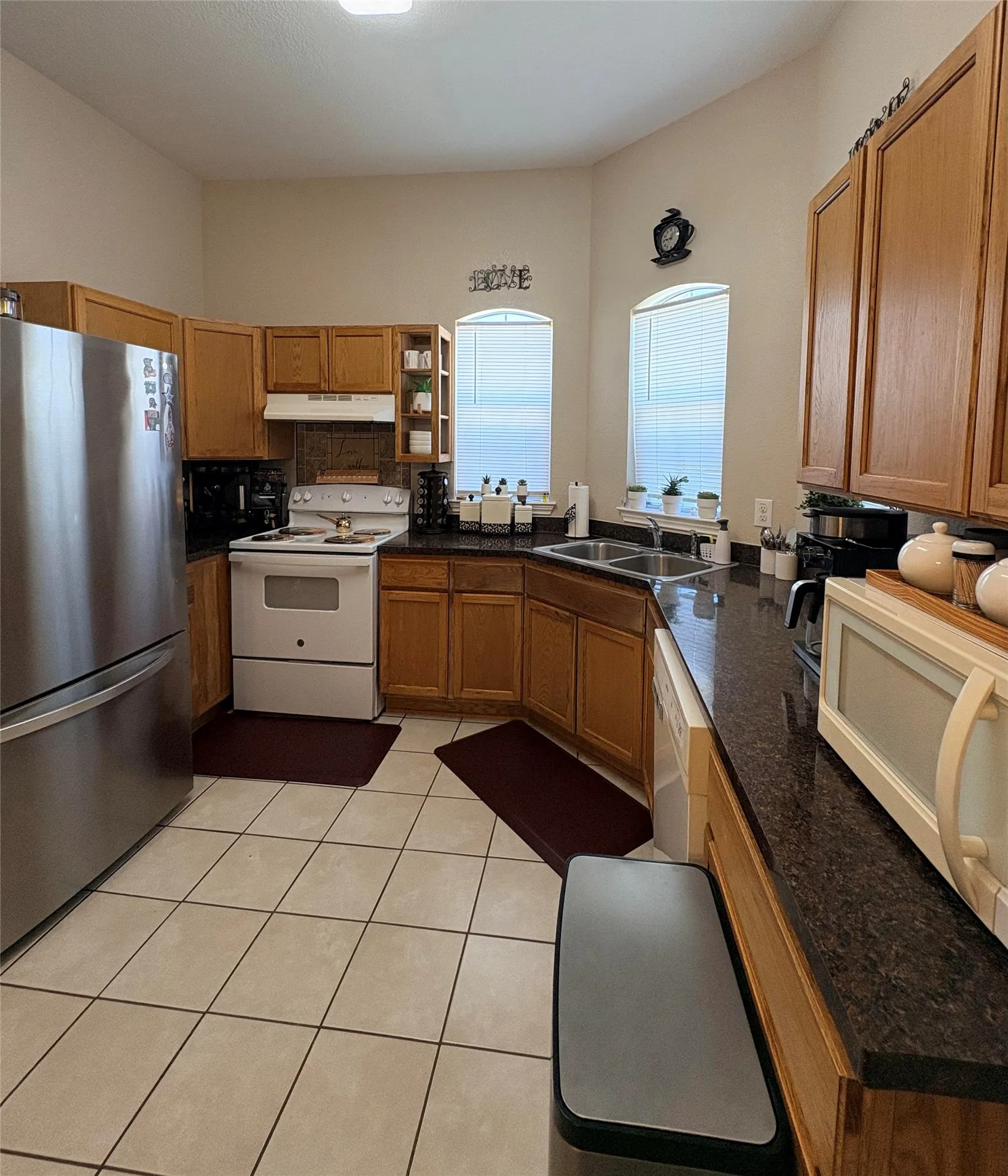Single Family Residence For Sale in Ellis County , 304 W Glen Meadow Drive, Glenn Heights, Texas 75154, 3 Bedroom, 2 Bathroom, 2 Garage spaces, 1,400 Sqft, built in 1998, mls#21352018, Real Estate Agent in Glenn Heights, Homes For Sale in Ellis county, Homes For Sale in Glenn Heights, Realtor in Glenn Heights Texas, Real Estate Brokerage Independent Realty Texas, Luminita Cordes Realtor