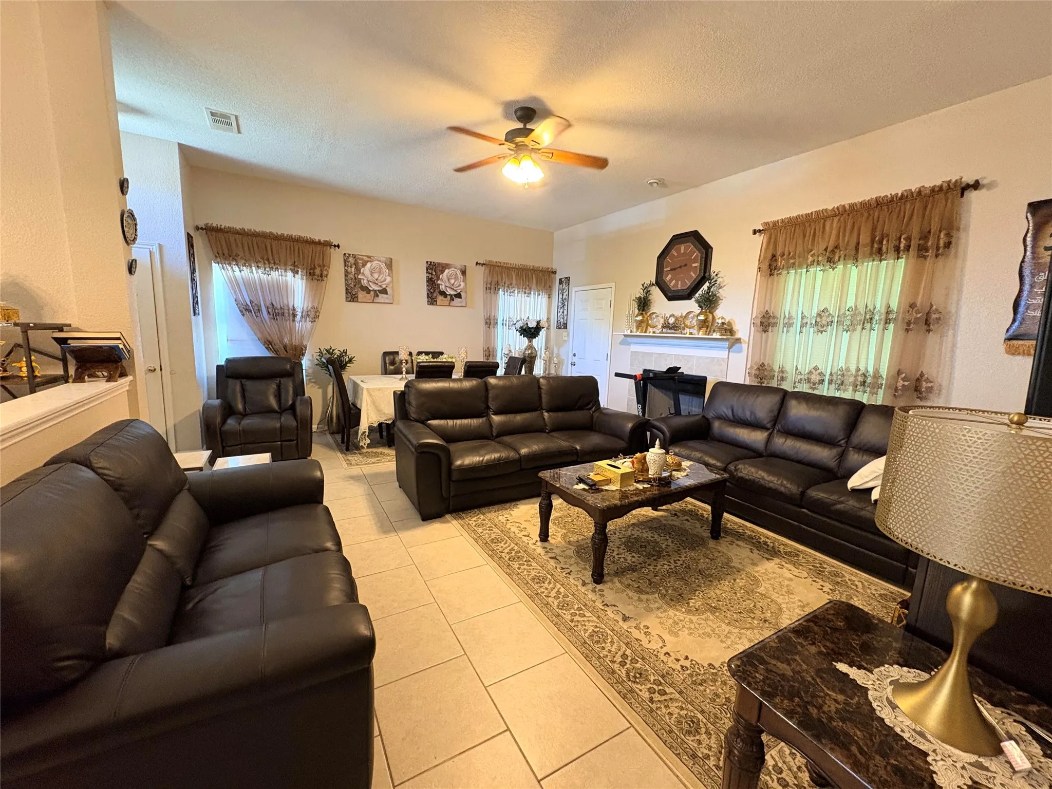 Single Family Residence For Sale in Ellis County , 304 W Glen Meadow Drive, Glenn Heights, Texas 75154, 3 Bedroom, 2 Bathroom, 2 Garage spaces, 1,400 Sqft, built in 1998, mls#21352018, Real Estate Agent in Glenn Heights, Homes For Sale in Ellis county, Homes For Sale in Glenn Heights, Realtor in Glenn Heights Texas, Real Estate Brokerage Independent Realty Texas, Luminita Cordes Realtor