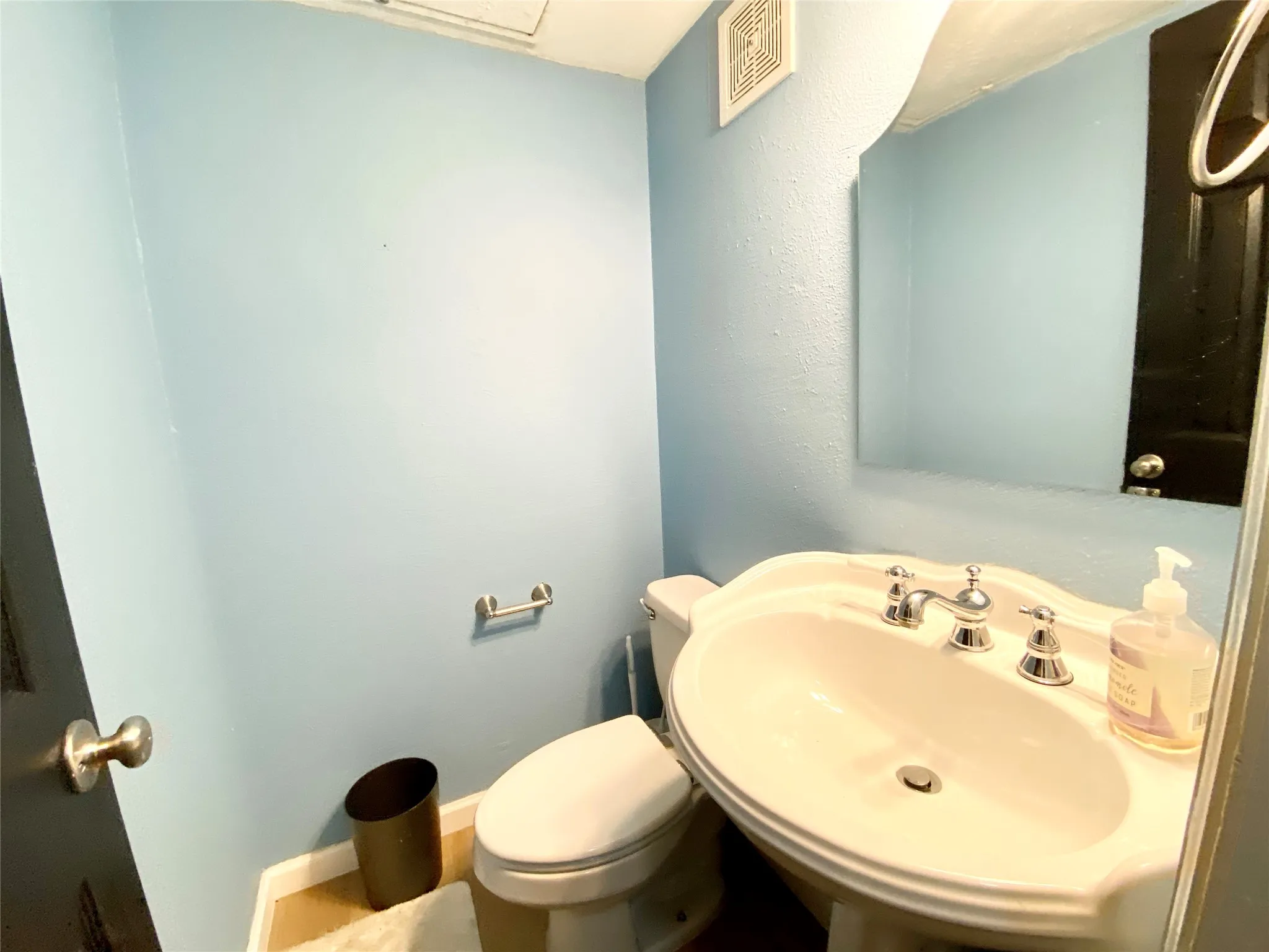 Condominium For Rent in Dallas County , 4520 Holland Avenue 206, Dallas, Texas 75219, 2 Bedroom, 2 Bathroom, Garage spaces, 972 Sqft, built in 1972, mls#21352019, Real Estate Agent in Dallas, Homes For Rent in Dallas county, Homes For Rent in Dallas, Realtor in Dallas Texas, Real Estate Brokerage Independent Realty Texas, Luminita Cordes Realtor