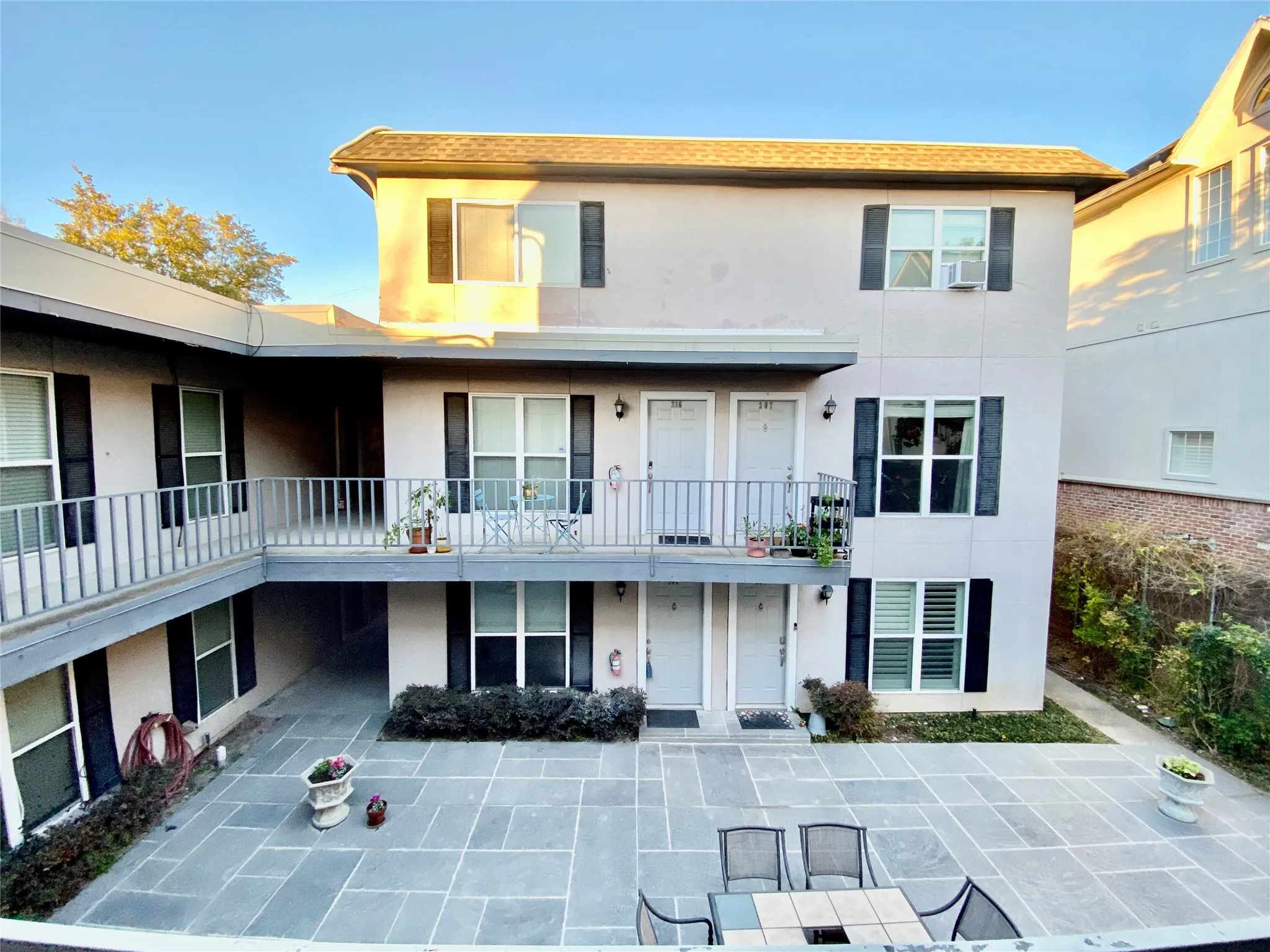 Condominium For Rent in Dallas County , 4520 Holland Avenue 206, Dallas, Texas 75219, 2 Bedroom, 2 Bathroom, Garage spaces, 972 Sqft, built in 1972, mls#21352019, Real Estate Agent in Dallas, Homes For Rent in Dallas county, Homes For Rent in Dallas, Realtor in Dallas Texas, Real Estate Brokerage Independent Realty Texas, Luminita Cordes Realtor