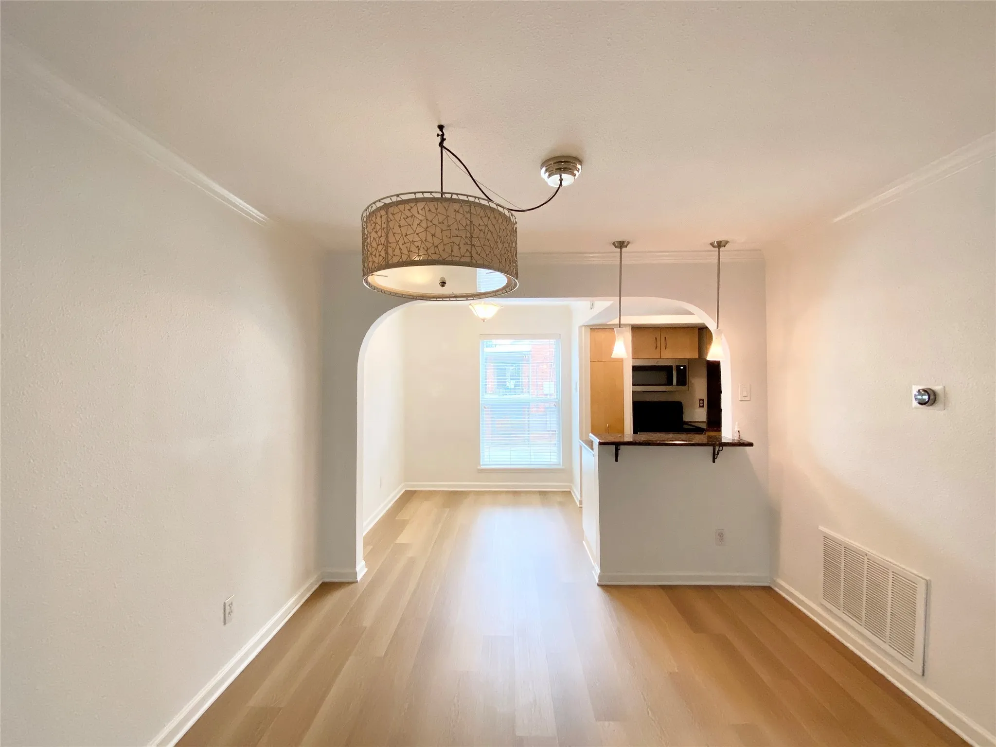 Condominium For Rent in Dallas County , 4520 Holland Avenue 206, Dallas, Texas 75219, 2 Bedroom, 2 Bathroom, Garage spaces, 972 Sqft, built in 1972, mls#21352019, Real Estate Agent in Dallas, Homes For Rent in Dallas county, Homes For Rent in Dallas, Realtor in Dallas Texas, Real Estate Brokerage Independent Realty Texas, Luminita Cordes Realtor