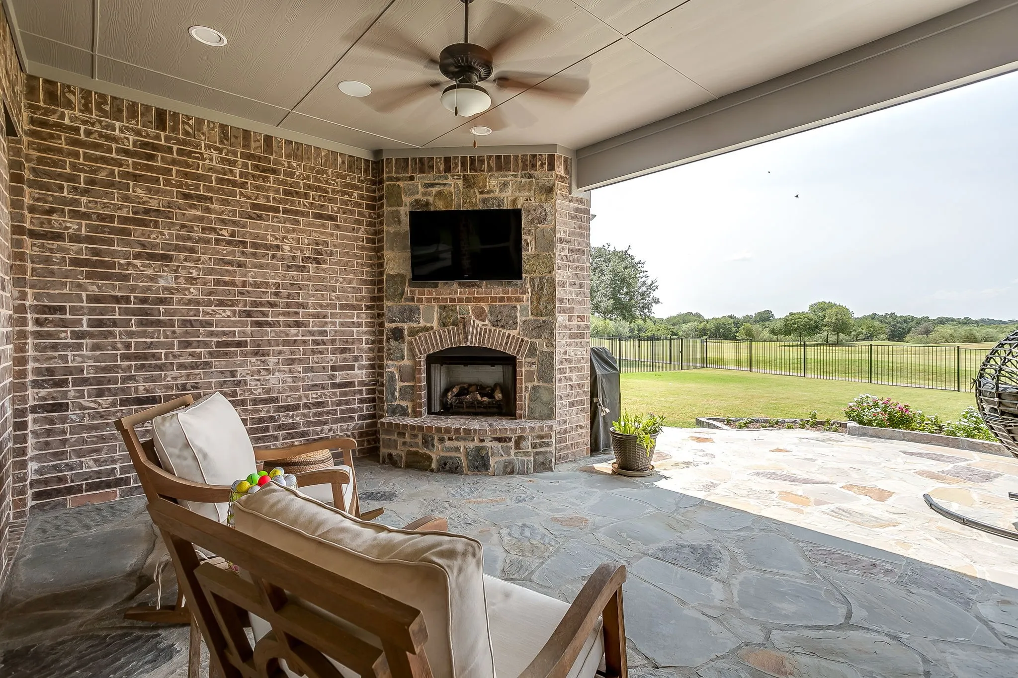 Single Family Residence For Sale in Tarrant County , 12409 Eagle Narrows Drive, Fort Worth, Texas 76179, 3 Bedroom, 3 Bathroom, 3 Garage spaces, 2,542 Sqft, built in 2018, mls#21351254, Real Estate Agent in Fort Worth, Homes For Sale in Tarrant county, Homes For Sale in Fort Worth, Realtor in Fort Worth Texas, Real Estate Brokerage Independent Realty Texas, Luminita Cordes Realtor