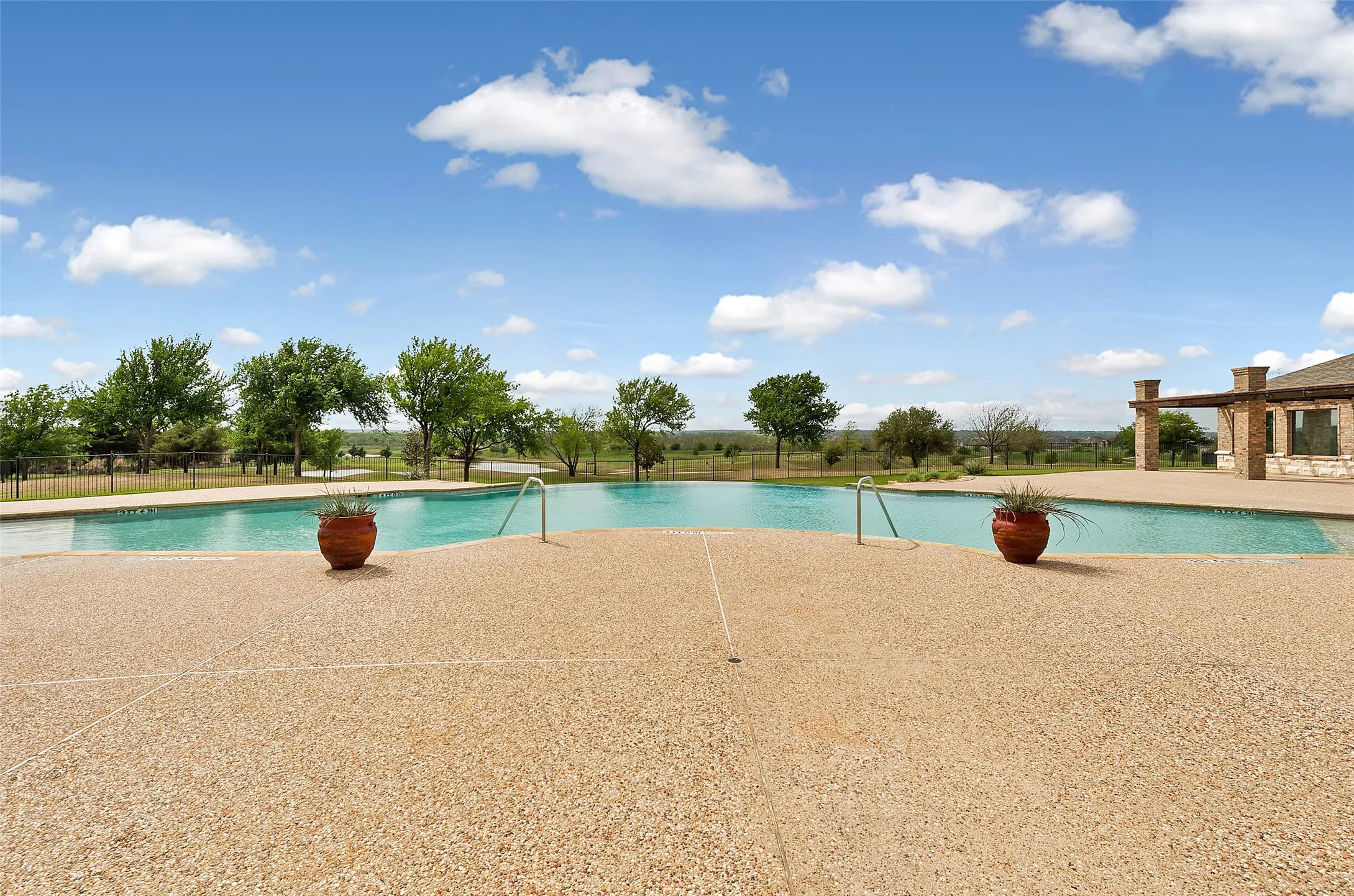 Single Family Residence For Sale in Tarrant County , 12409 Eagle Narrows Drive, Fort Worth, Texas 76179, 3 Bedroom, 3 Bathroom, 3 Garage spaces, 2,542 Sqft, built in 2018, mls#21351254, Real Estate Agent in Fort Worth, Homes For Sale in Tarrant county, Homes For Sale in Fort Worth, Realtor in Fort Worth Texas, Real Estate Brokerage Independent Realty Texas, Luminita Cordes Realtor