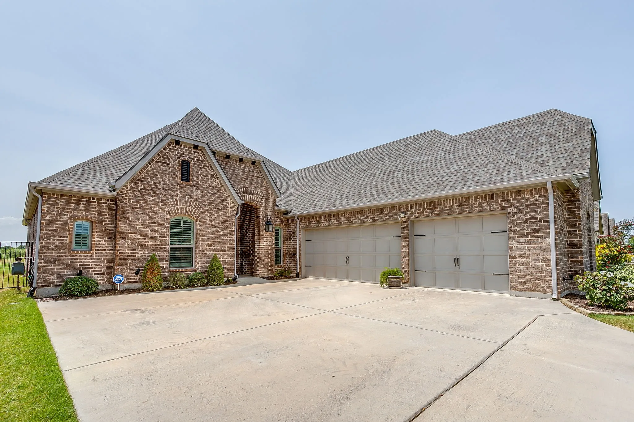 Single Family Residence For Sale in Tarrant County , 12409 Eagle Narrows Drive, Fort Worth, Texas 76179, 3 Bedroom, 3 Bathroom, 3 Garage spaces, 2,542 Sqft, built in 2018, mls#21351254, Real Estate Agent in Fort Worth, Homes For Sale in Tarrant county, Homes For Sale in Fort Worth, Realtor in Fort Worth Texas, Real Estate Brokerage Independent Realty Texas, Luminita Cordes Realtor