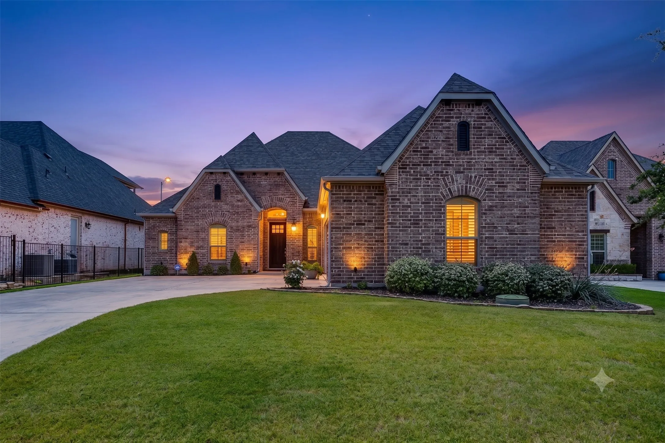 Single Family Residence For Sale in Tarrant County , 12409 Eagle Narrows Drive, Fort Worth, Texas 76179, 3 Bedroom, 3 Bathroom, 3 Garage spaces, 2,542 Sqft, built in 2018, mls#21351254, Real Estate Agent in Fort Worth, Homes For Sale in Tarrant county, Homes For Sale in Fort Worth, Realtor in Fort Worth Texas, Real Estate Brokerage Independent Realty Texas, Luminita Cordes Realtor