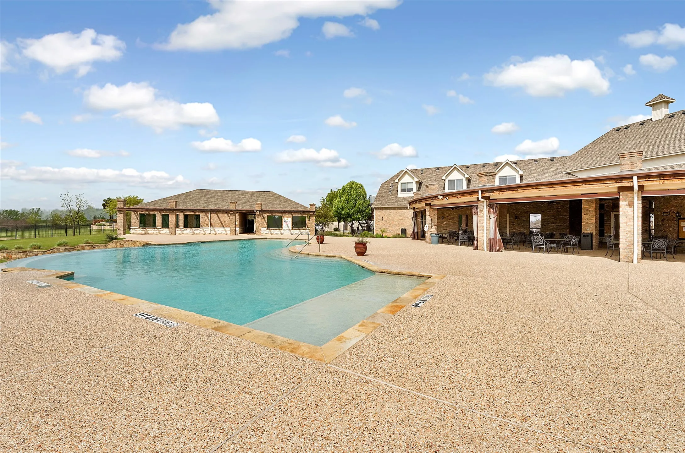 Single Family Residence For Sale in Tarrant County , 12409 Eagle Narrows Drive, Fort Worth, Texas 76179, 3 Bedroom, 3 Bathroom, 3 Garage spaces, 2,542 Sqft, built in 2018, mls#21351254, Real Estate Agent in Fort Worth, Homes For Sale in Tarrant county, Homes For Sale in Fort Worth, Realtor in Fort Worth Texas, Real Estate Brokerage Independent Realty Texas, Luminita Cordes Realtor