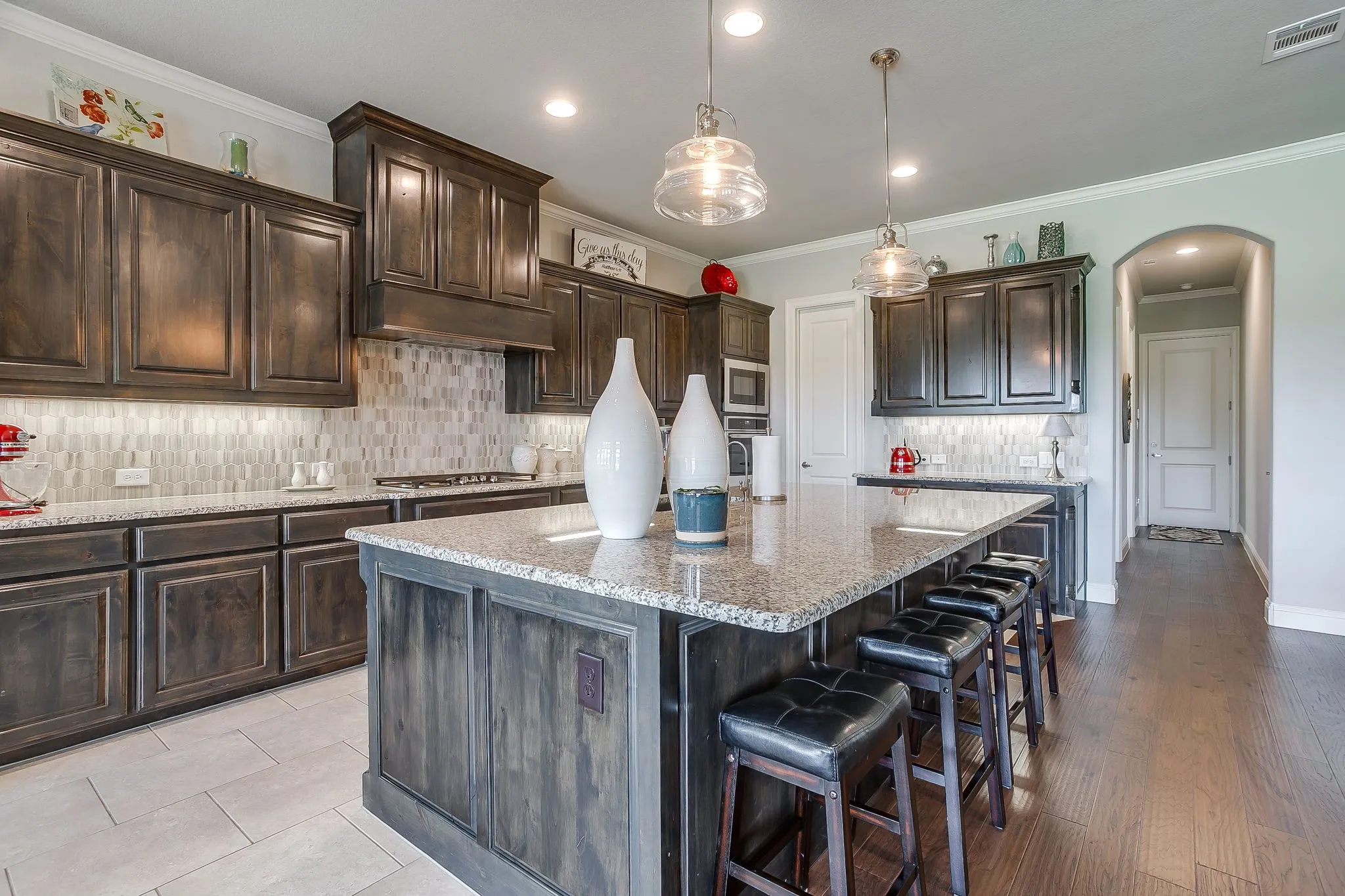 Single Family Residence For Sale in Tarrant County , 12409 Eagle Narrows Drive, Fort Worth, Texas 76179, 3 Bedroom, 3 Bathroom, 3 Garage spaces, 2,542 Sqft, built in 2018, mls#21351254, Real Estate Agent in Fort Worth, Homes For Sale in Tarrant county, Homes For Sale in Fort Worth, Realtor in Fort Worth Texas, Real Estate Brokerage Independent Realty Texas, Luminita Cordes Realtor