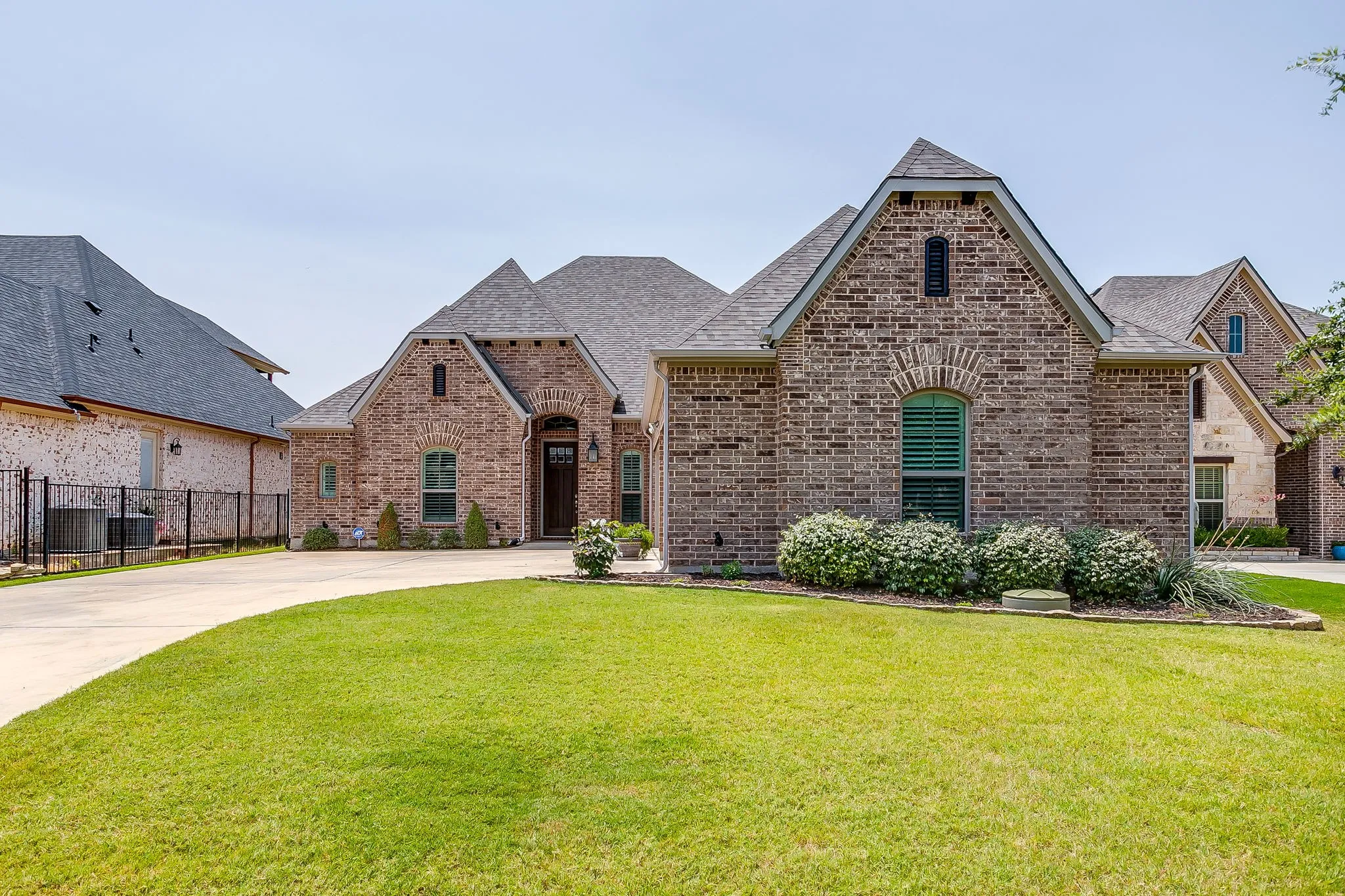 Single Family Residence For Sale in Tarrant County , 12409 Eagle Narrows Drive, Fort Worth, Texas 76179, 3 Bedroom, 3 Bathroom, 3 Garage spaces, 2,542 Sqft, built in 2018, mls#21351254, Real Estate Agent in Fort Worth, Homes For Sale in Tarrant county, Homes For Sale in Fort Worth, Realtor in Fort Worth Texas, Real Estate Brokerage Independent Realty Texas, Luminita Cordes Realtor