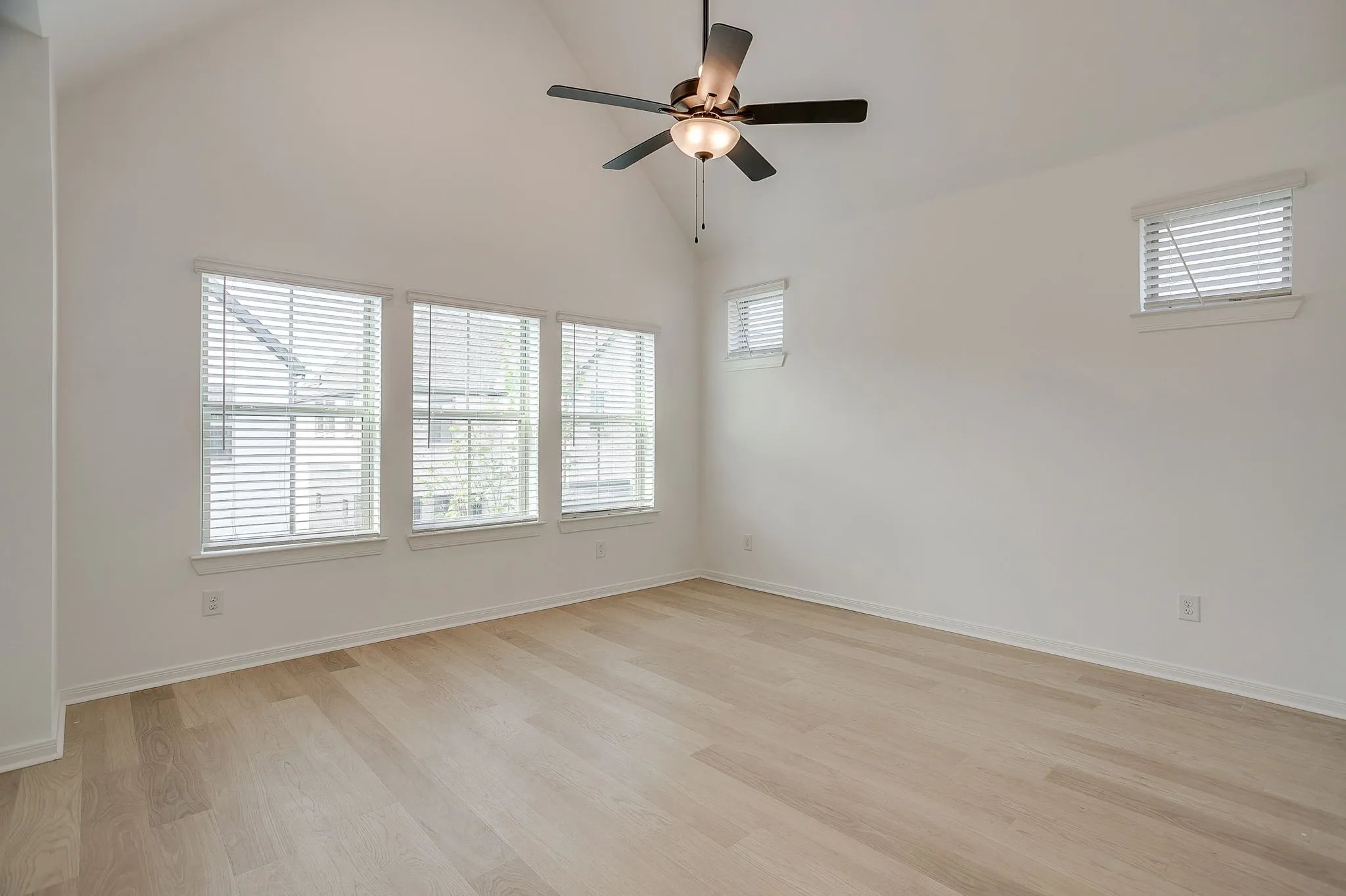 Single Family Residence For Sale in Tarrant County , 708 Pheasant Run Street, Arlington, Texas 76005, 3 Bedroom, 3 Bathroom, 2 Garage spaces, 2,058 Sqft, built in 2024, mls#21352014, Real Estate Agent in Arlington, Homes For Sale in Tarrant county, Homes For Sale in Arlington, Realtor in Arlington Texas, Real Estate Brokerage Independent Realty Texas, Luminita Cordes Realtor