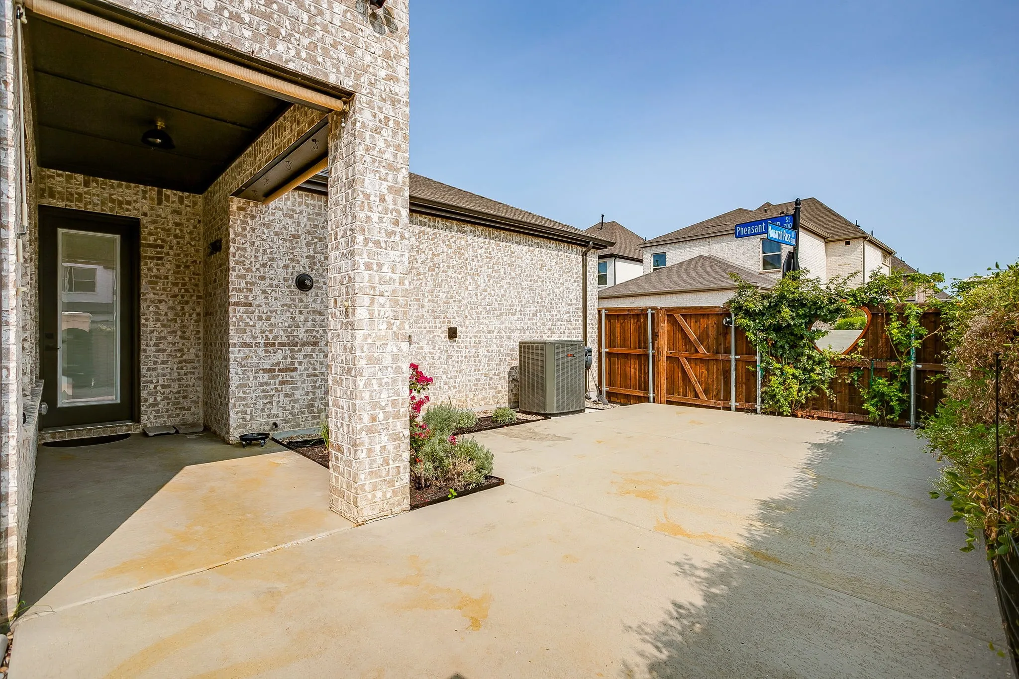 Single Family Residence For Sale in Tarrant County , 708 Pheasant Run Street, Arlington, Texas 76005, 3 Bedroom, 3 Bathroom, 2 Garage spaces, 2,058 Sqft, built in 2024, mls#21352014, Real Estate Agent in Arlington, Homes For Sale in Tarrant county, Homes For Sale in Arlington, Realtor in Arlington Texas, Real Estate Brokerage Independent Realty Texas, Luminita Cordes Realtor