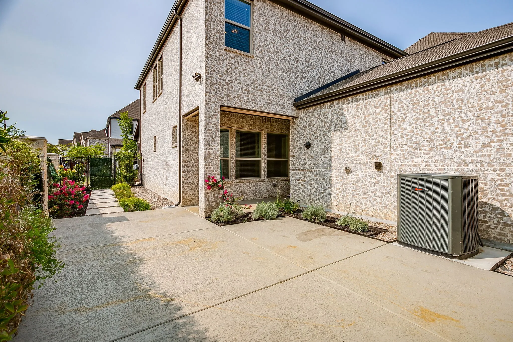 Single Family Residence For Sale in Tarrant County , 708 Pheasant Run Street, Arlington, Texas 76005, 3 Bedroom, 3 Bathroom, 2 Garage spaces, 2,058 Sqft, built in 2024, mls#21352014, Real Estate Agent in Arlington, Homes For Sale in Tarrant county, Homes For Sale in Arlington, Realtor in Arlington Texas, Real Estate Brokerage Independent Realty Texas, Luminita Cordes Realtor