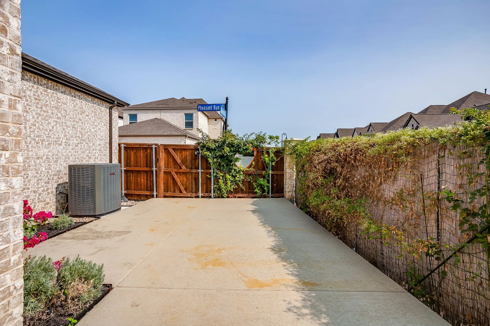 Single Family Residence For Sale in Tarrant County , 708 Pheasant Run Street, Arlington, Texas 76005, 3 Bedroom, 3 Bathroom, 2 Garage spaces, 2,058 Sqft, built in 2024, mls#21352014, Real Estate Agent in Arlington, Homes For Sale in Tarrant county, Homes For Sale in Arlington, Realtor in Arlington Texas, Real Estate Brokerage Independent Realty Texas, Luminita Cordes Realtor