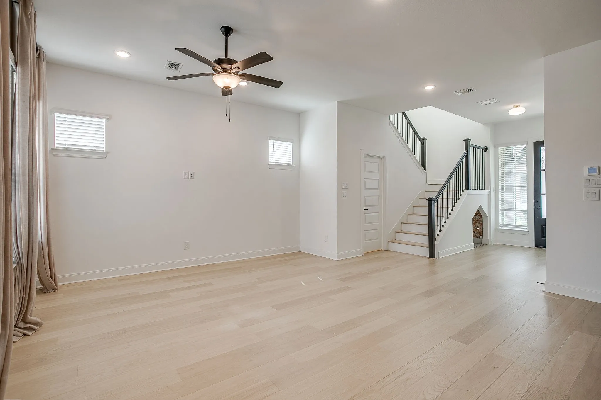 Single Family Residence For Sale in Tarrant County , 708 Pheasant Run Street, Arlington, Texas 76005, 3 Bedroom, 3 Bathroom, 2 Garage spaces, 2,058 Sqft, built in 2024, mls#21352014, Real Estate Agent in Arlington, Homes For Sale in Tarrant county, Homes For Sale in Arlington, Realtor in Arlington Texas, Real Estate Brokerage Independent Realty Texas, Luminita Cordes Realtor