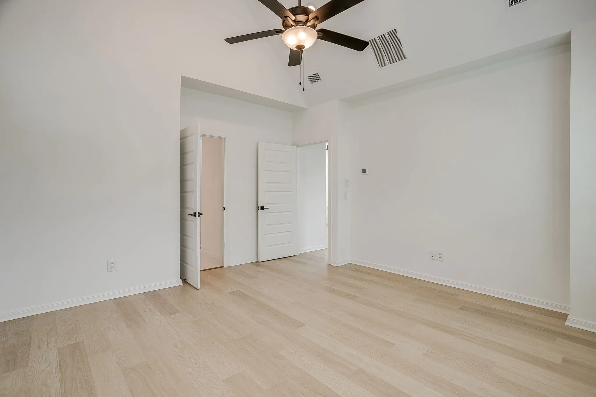 Single Family Residence For Sale in Tarrant County , 708 Pheasant Run Street, Arlington, Texas 76005, 3 Bedroom, 3 Bathroom, 2 Garage spaces, 2,058 Sqft, built in 2024, mls#21352014, Real Estate Agent in Arlington, Homes For Sale in Tarrant county, Homes For Sale in Arlington, Realtor in Arlington Texas, Real Estate Brokerage Independent Realty Texas, Luminita Cordes Realtor