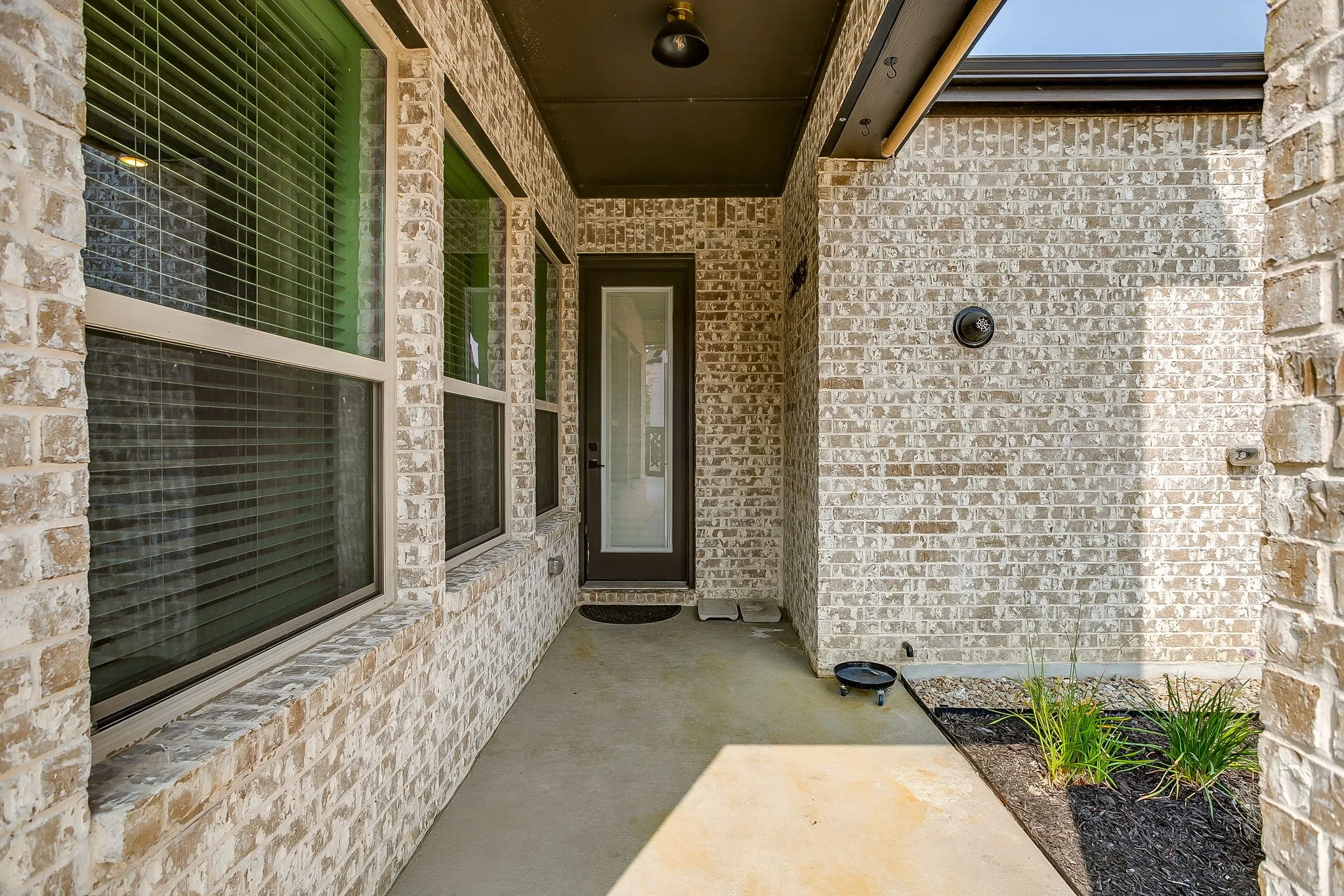 Single Family Residence For Sale in Tarrant County , 708 Pheasant Run Street, Arlington, Texas 76005, 3 Bedroom, 3 Bathroom, 2 Garage spaces, 2,058 Sqft, built in 2024, mls#21352014, Real Estate Agent in Arlington, Homes For Sale in Tarrant county, Homes For Sale in Arlington, Realtor in Arlington Texas, Real Estate Brokerage Independent Realty Texas, Luminita Cordes Realtor