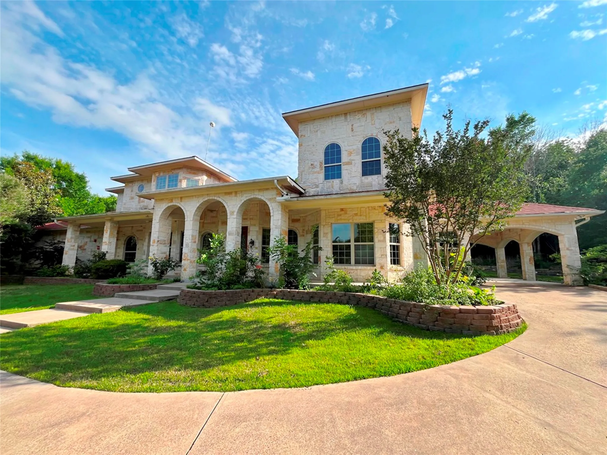 Single Family Residence For Sale in Dallas County , 636 Duck Creek Way, Sunnyvale, Texas 75182, 5 Bedroom, 4 Bathroom, 2 Garage spaces, 4,386 Sqft, built in 2008, mls#21350992, Real Estate Agent in Sunnyvale, Homes For Sale in Dallas county, Homes For Sale in Sunnyvale, Realtor in Sunnyvale Texas, Real Estate Brokerage Independent Realty Texas, Luminita Cordes Realtor