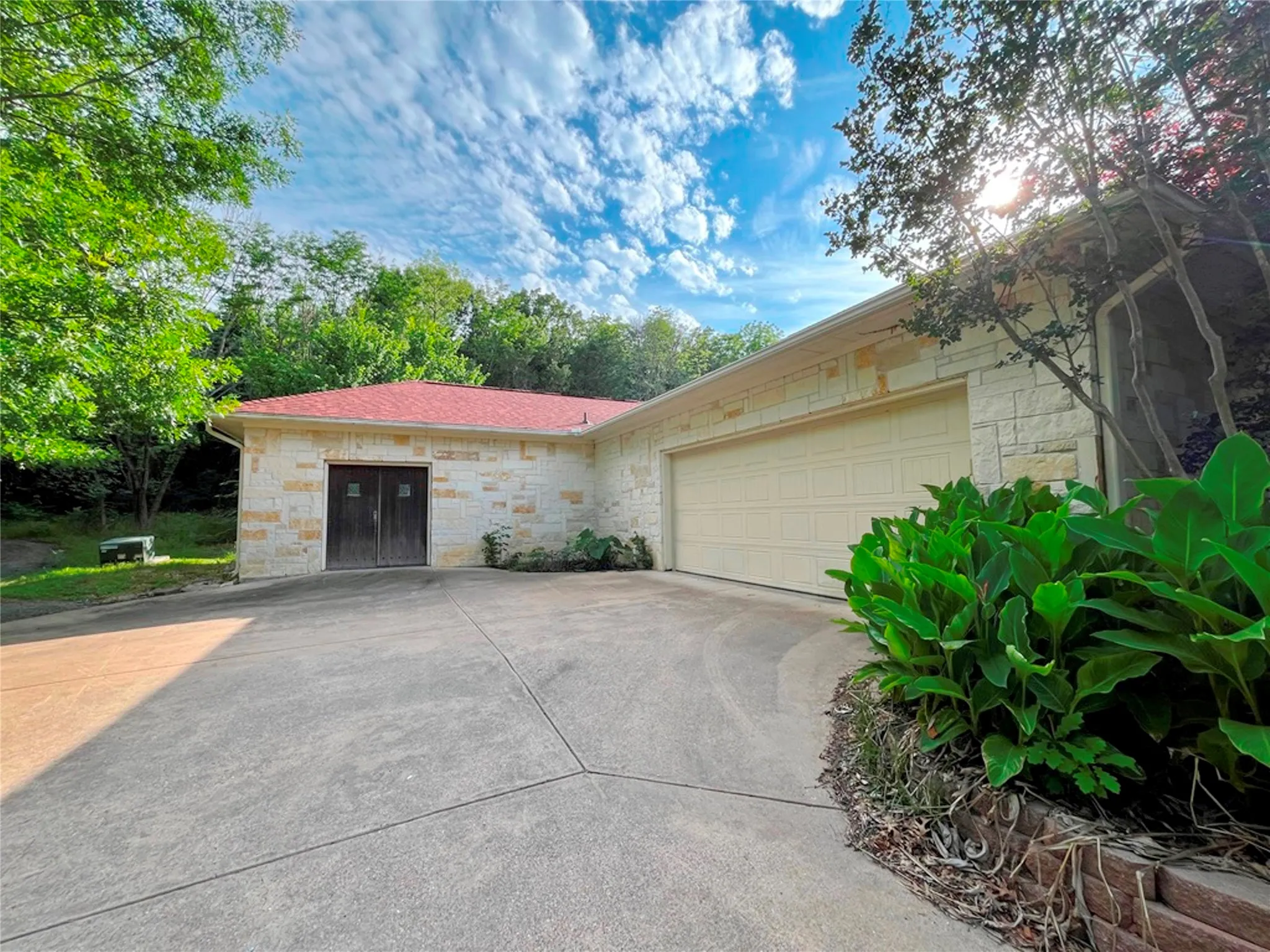 Single Family Residence For Sale in Dallas County , 636 Duck Creek Way, Sunnyvale, Texas 75182, 5 Bedroom, 4 Bathroom, 2 Garage spaces, 4,386 Sqft, built in 2008, mls#21350992, Real Estate Agent in Sunnyvale, Homes For Sale in Dallas county, Homes For Sale in Sunnyvale, Realtor in Sunnyvale Texas, Real Estate Brokerage Independent Realty Texas, Luminita Cordes Realtor