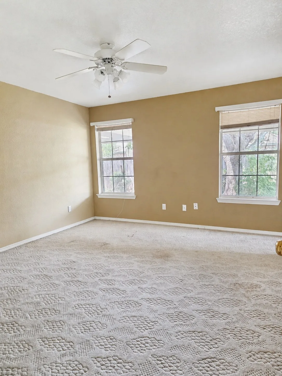 Single Family Residence For Sale in Fannin County , 502 E College Street, Leonard, Texas 75452, 3 Bedroom, 2 Bathroom, 1 Garage spaces, 1,824 Sqft, built in 1998, mls#21352041, Real Estate Agent in Leonard, Homes For Sale in Fannin county, Homes For Sale in Leonard, Realtor in Leonard Texas, Real Estate Brokerage Independent Realty Texas, Luminita Cordes Realtor